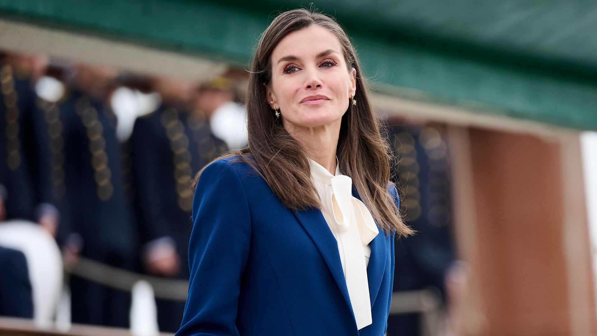 El complemento favorito de la reina Letizia en 2025 es este: muy cómodo y versátil