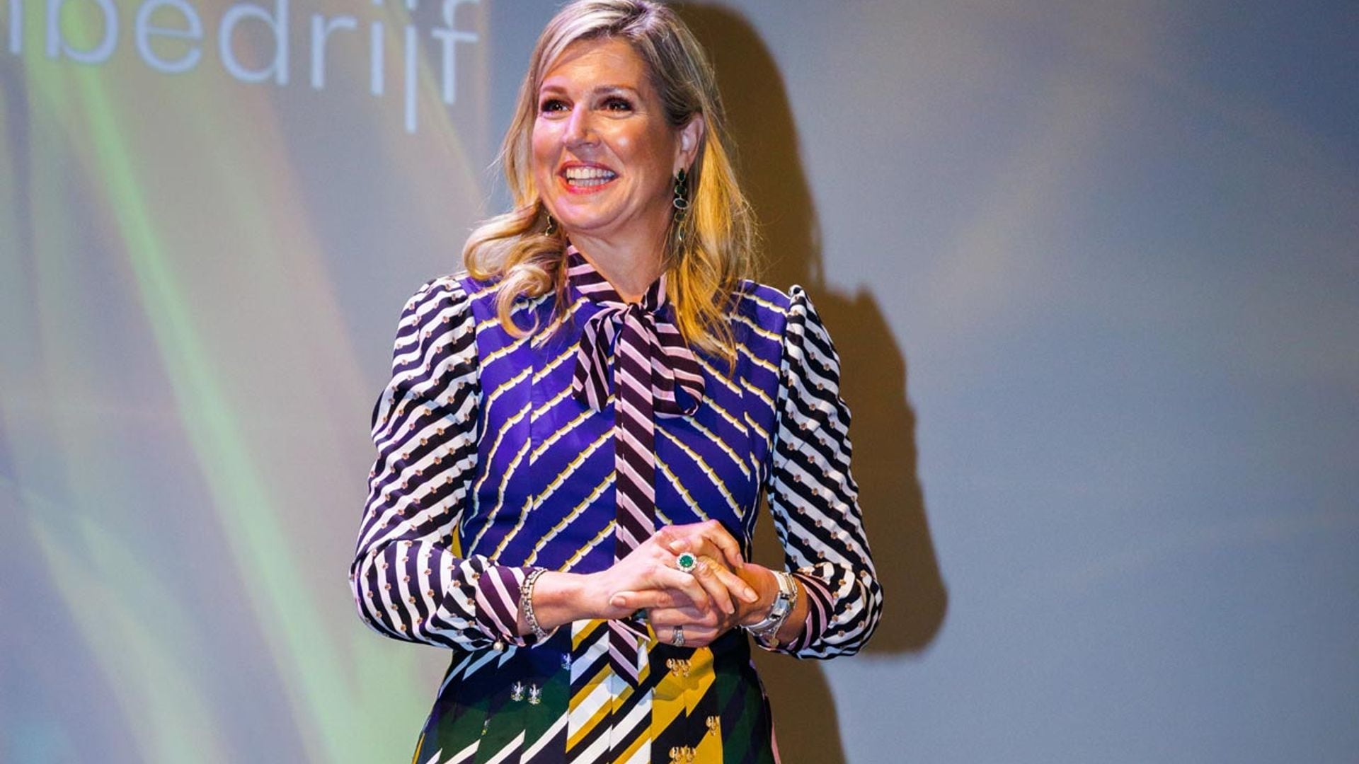 Máxima recupera su vestido-corbata de hace seis años y estrena reloj de 6.000 euros