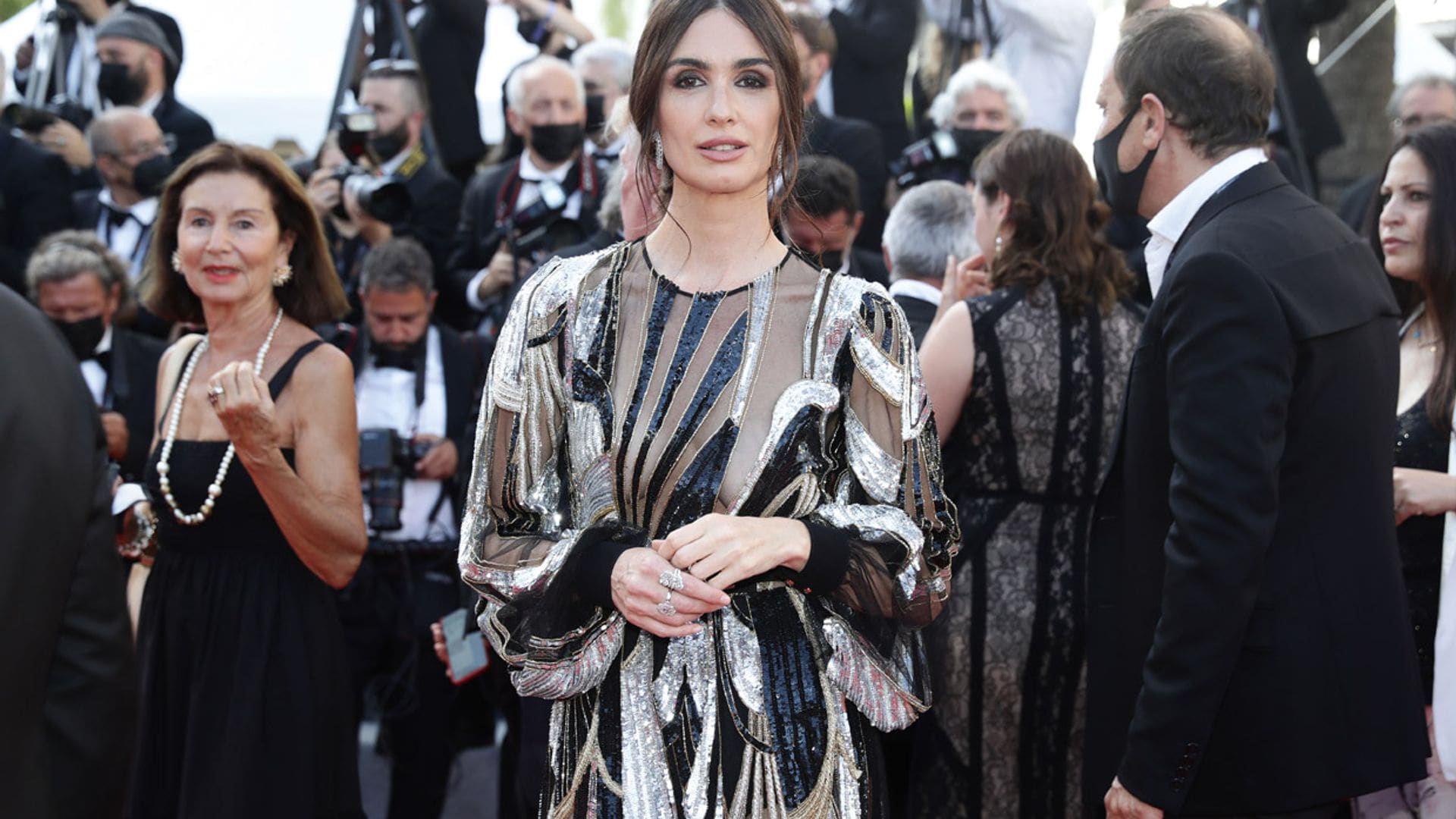 Paz Vega se baña en lentejuelas una vez más con su nuevo vestido transparente