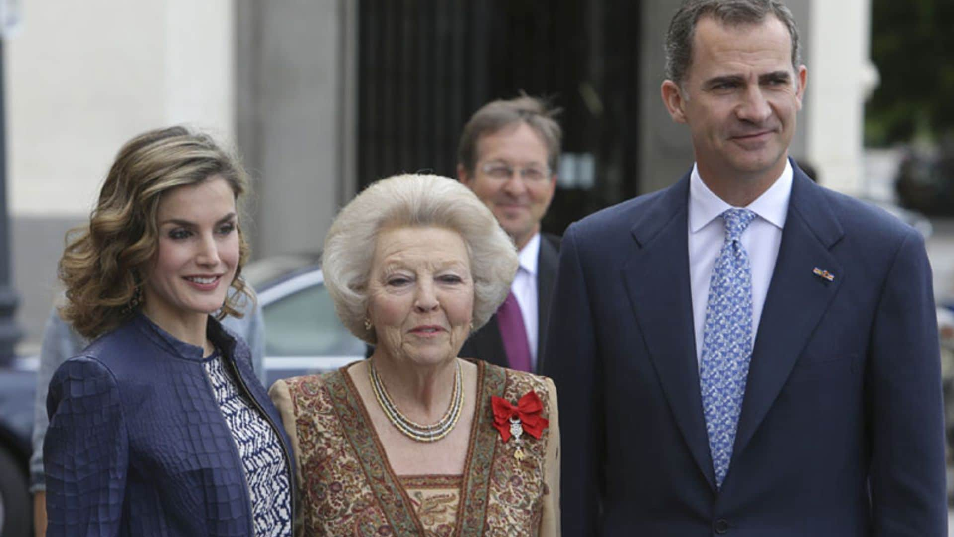 Los Reyes obsequian a Beatriz de Holanda con un almuerzo en el Palacio de la Zarzuela tras su visita de 'El Bosco' en el Prado