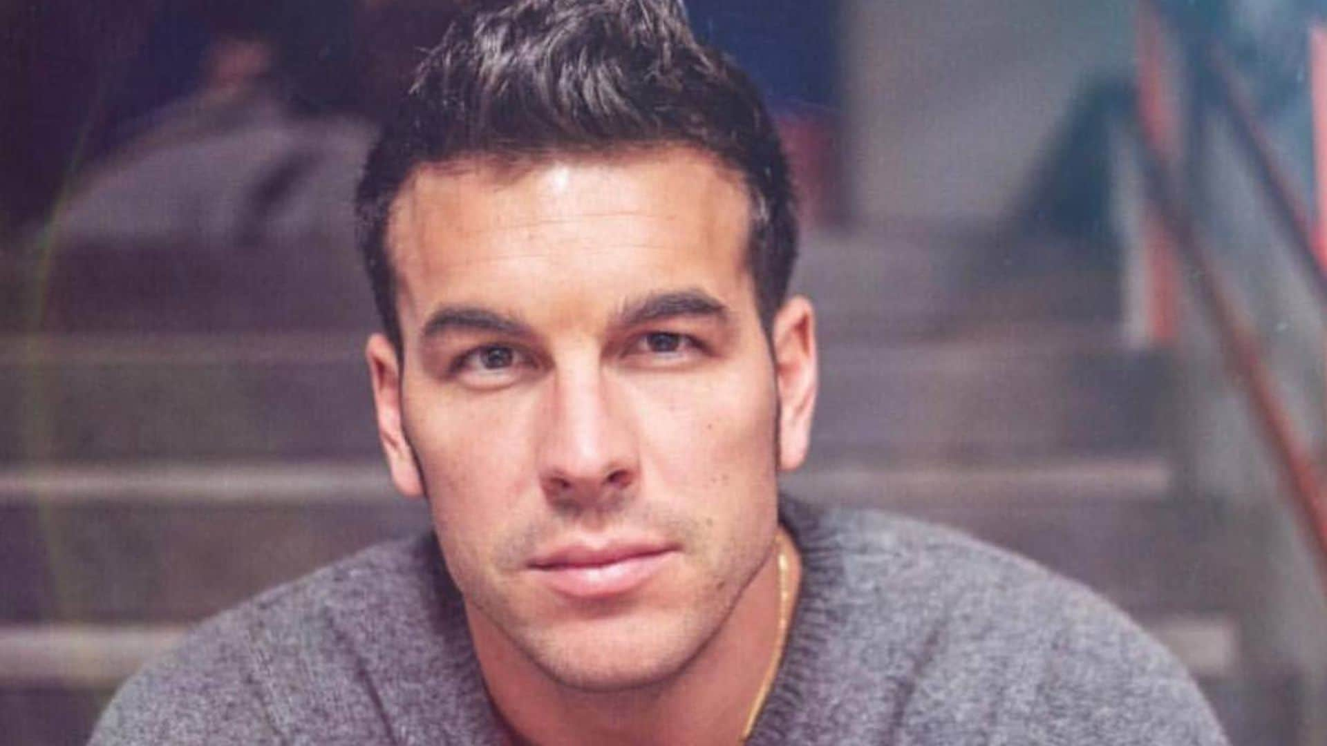 Mario Casas celebra su 34 cumpleaños con su hermano pequeño ¡y con un divertido baile!