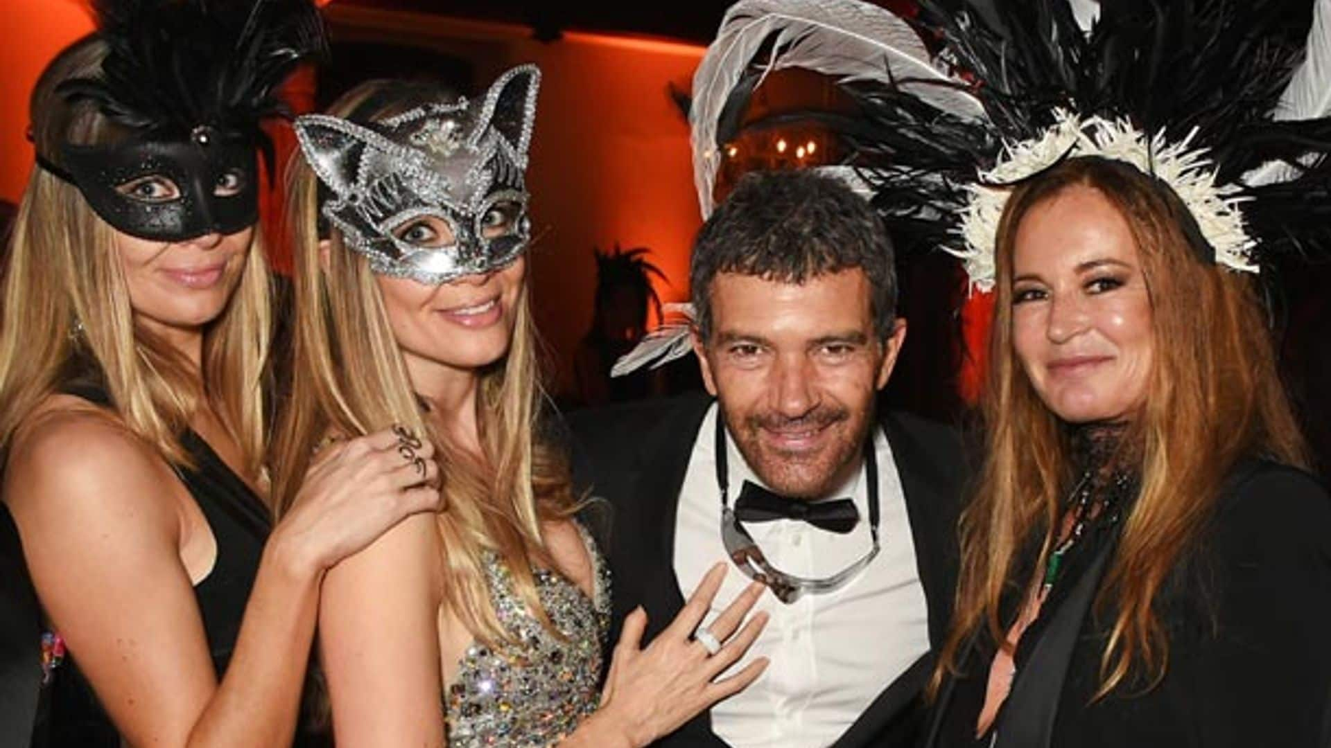 ¿Qué celebran Antonio Banderas y Nicole Kimpel en esta fiesta de máscaras?