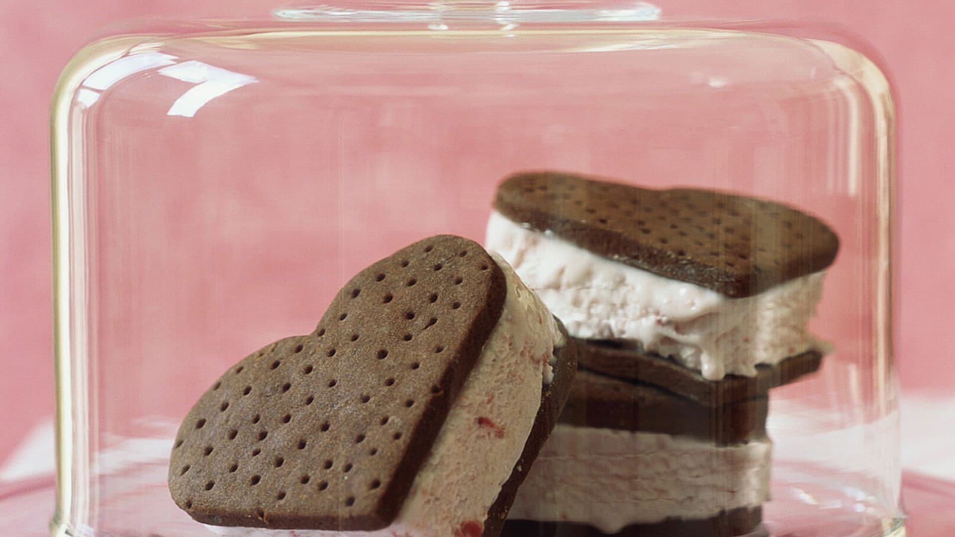 Sándwich de galletas de chocolate con helado