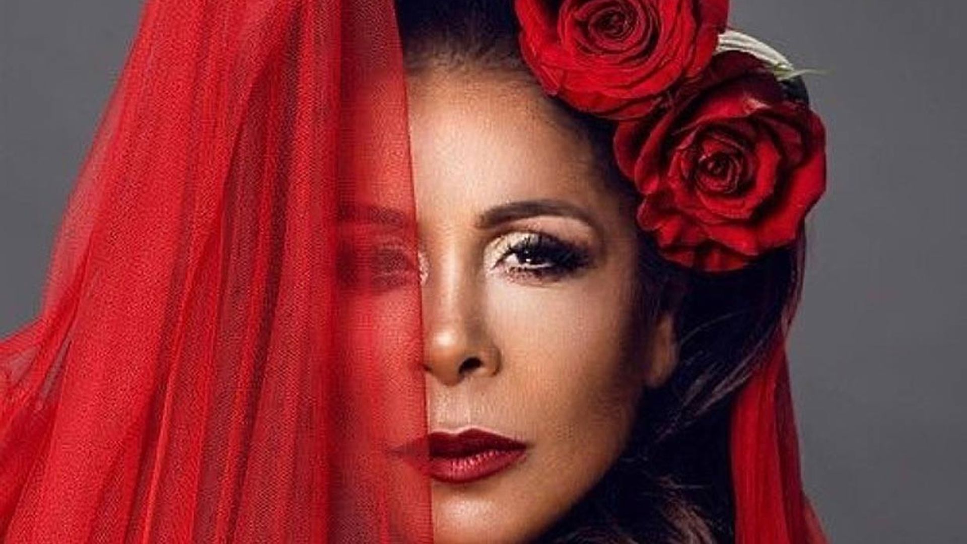 Isabel Pantoja vuelve con una espectacular imagen: 'Esta es mi vida'