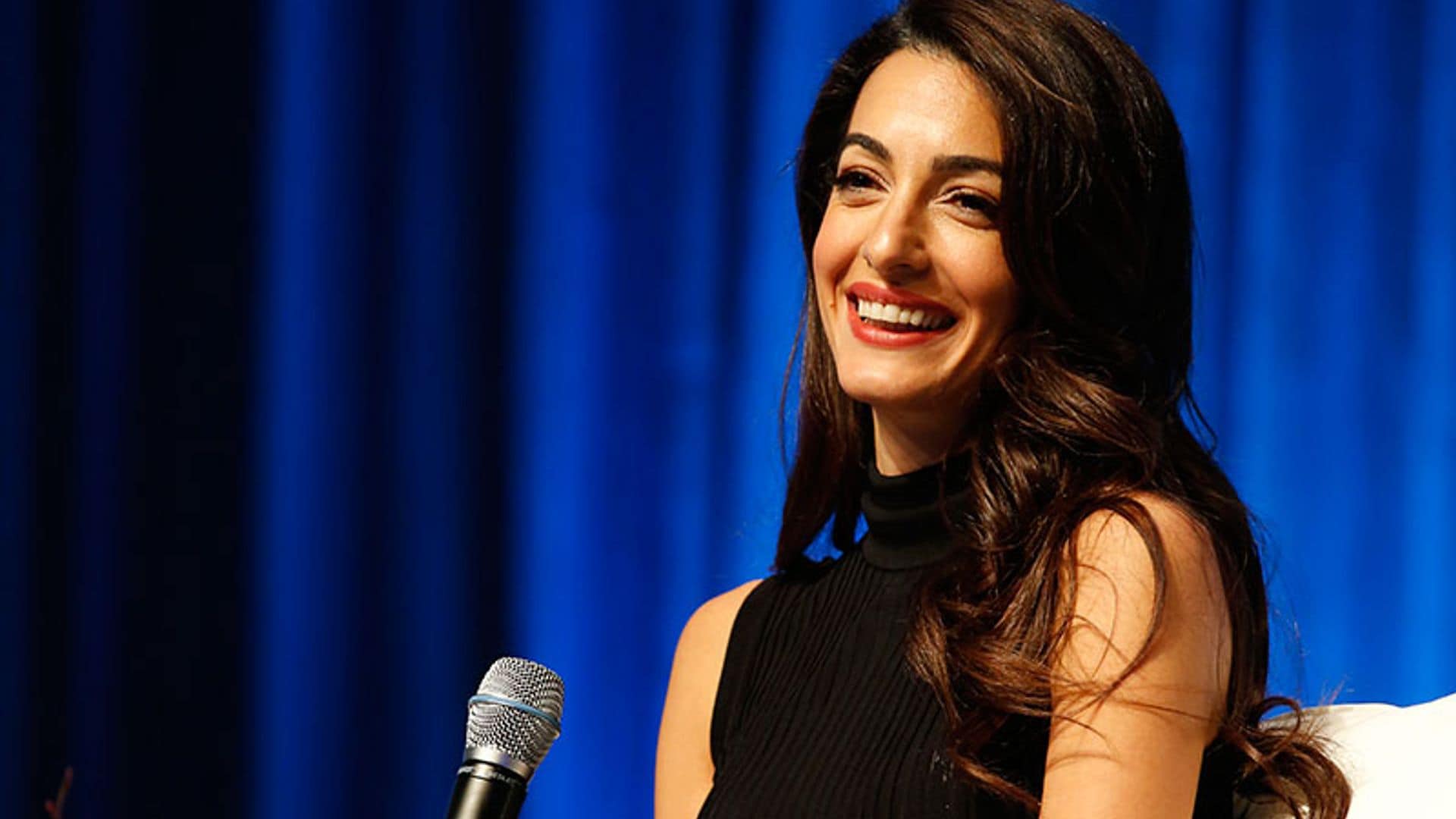 Amal Clooney adapta el estilo 'Suits' de Meghan Markle a su vestidor