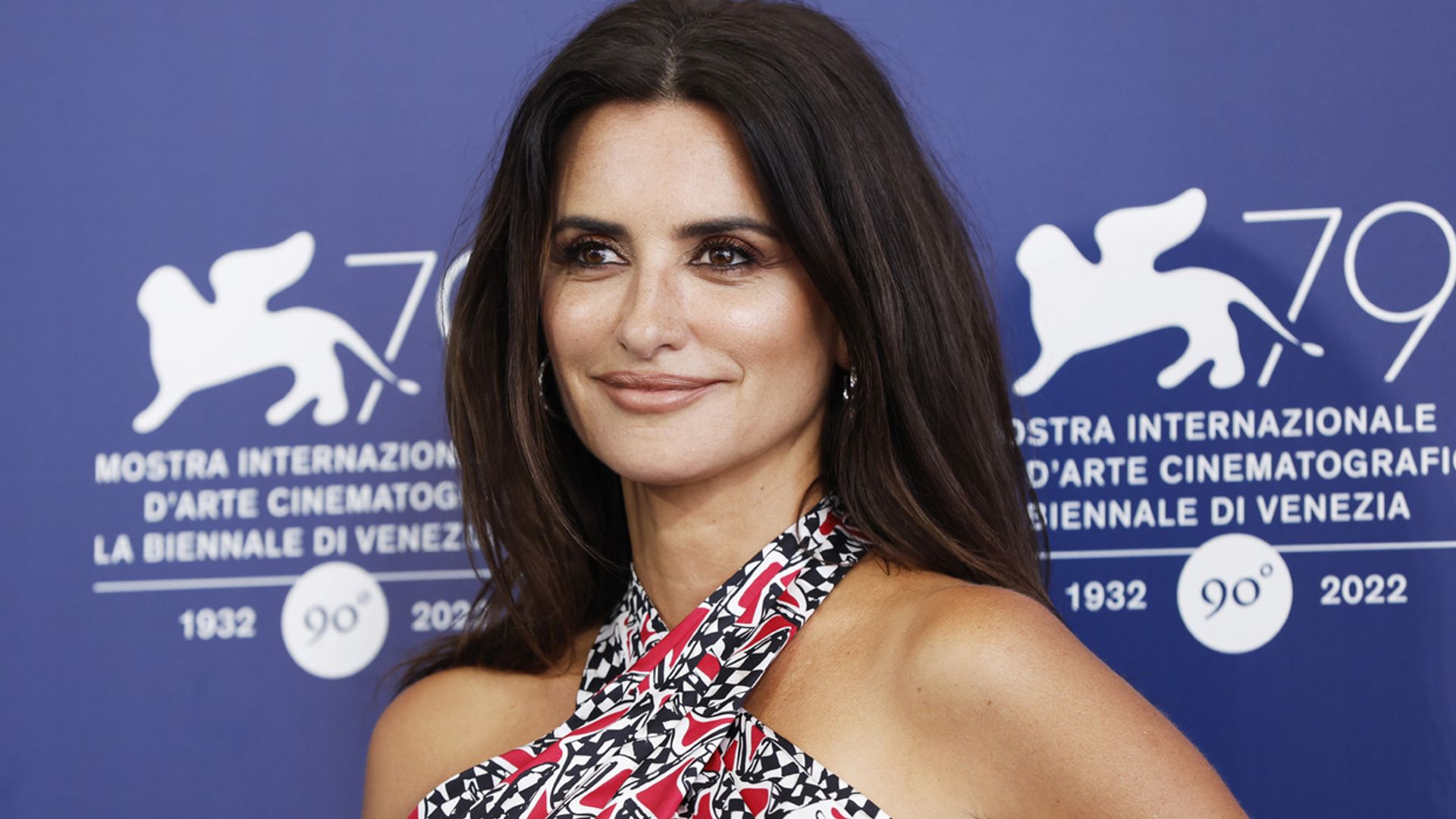 El look del día a la noche de Penélope Cruz en Venecia (con cambio de manicura incluido)