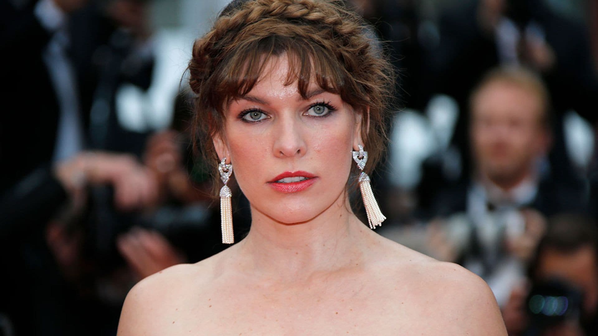 Milla Jovovich, una potente heroína un mes después de ser madre por tercera vez