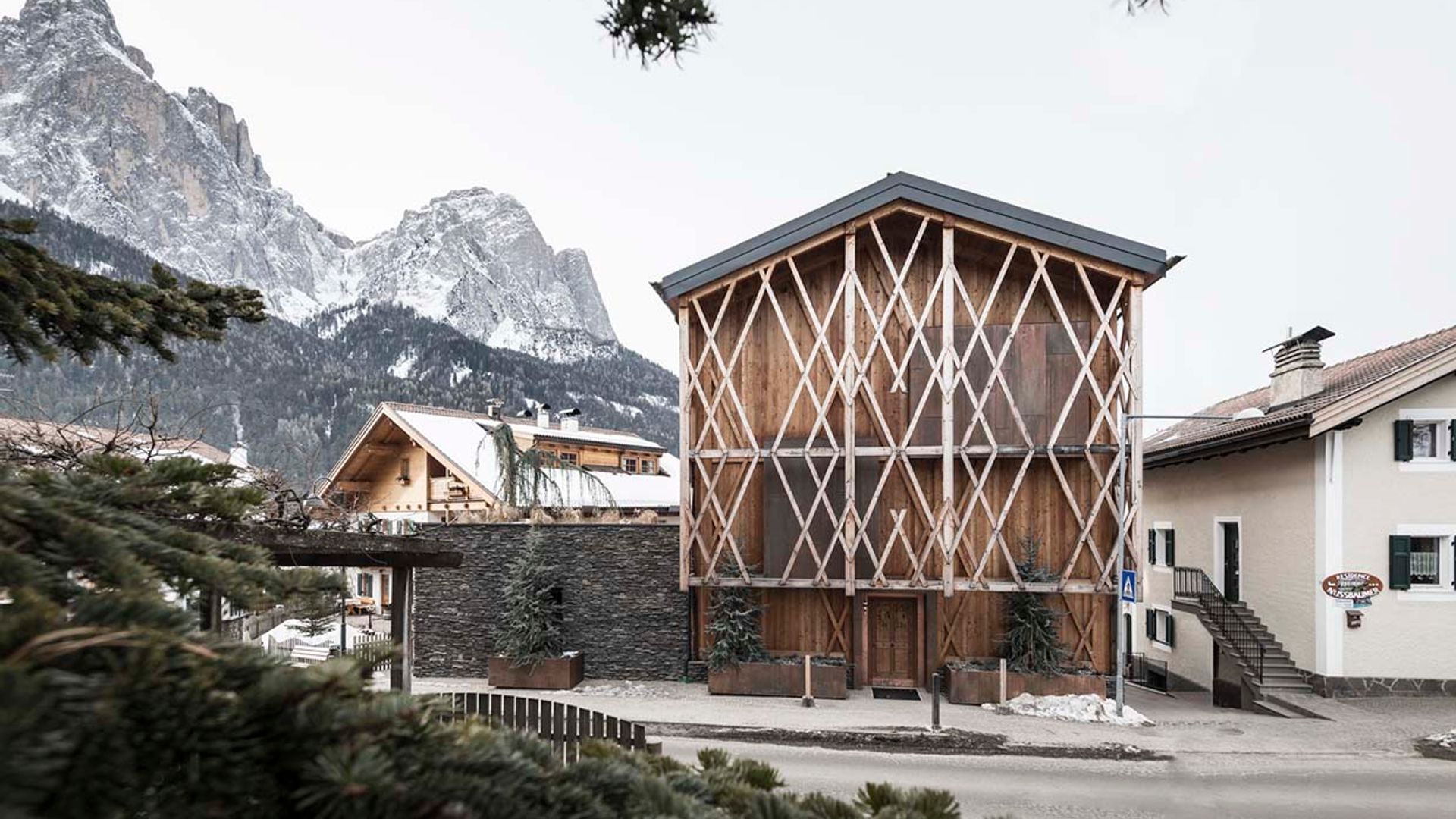 Una casa de montaña (poco convencional) en los Alpes