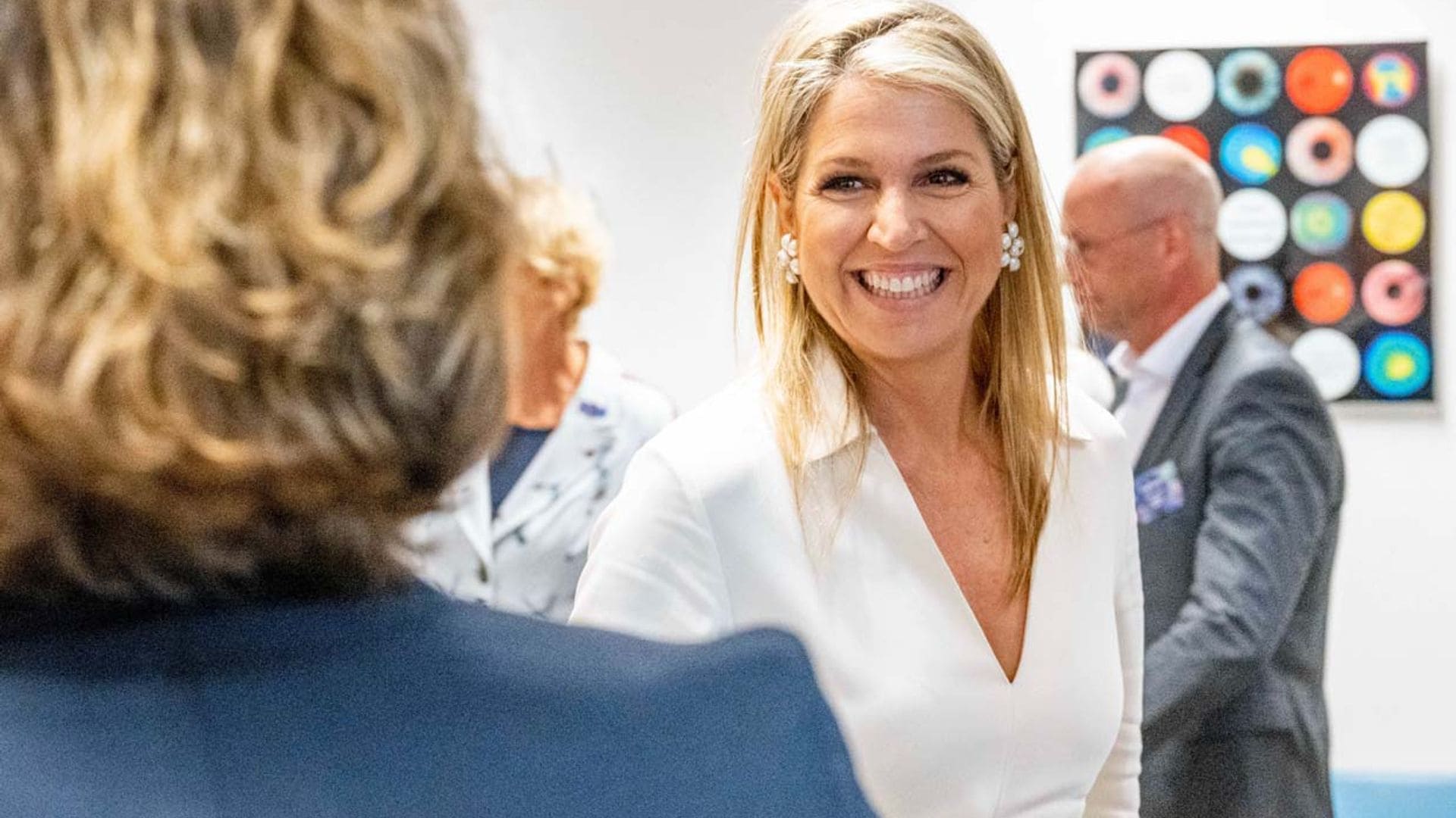 Máxima convierte el vestido rebajado de Massimo Dutti en su gran favorito