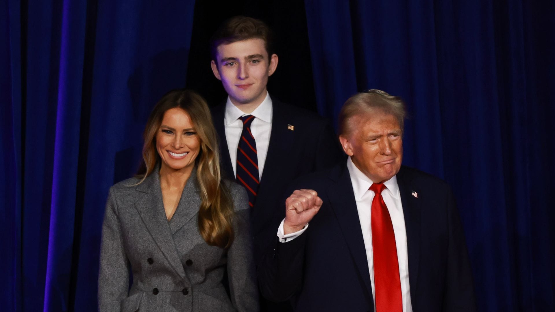 Barron, el hijo de Donald Trump, impresiona con sus más de 2 metros de altura en las celebraciones por la victoria de su padre