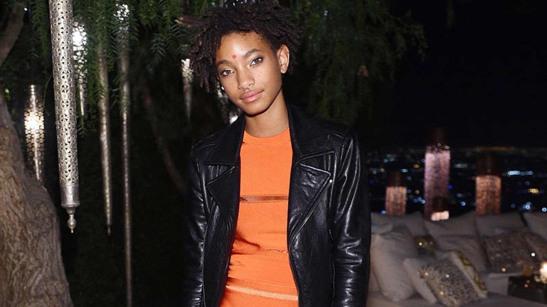 ¡Adictas al cuero! Ésta es la chaqueta que no dejarás de llevar este otoño, palabra de Willow Smith