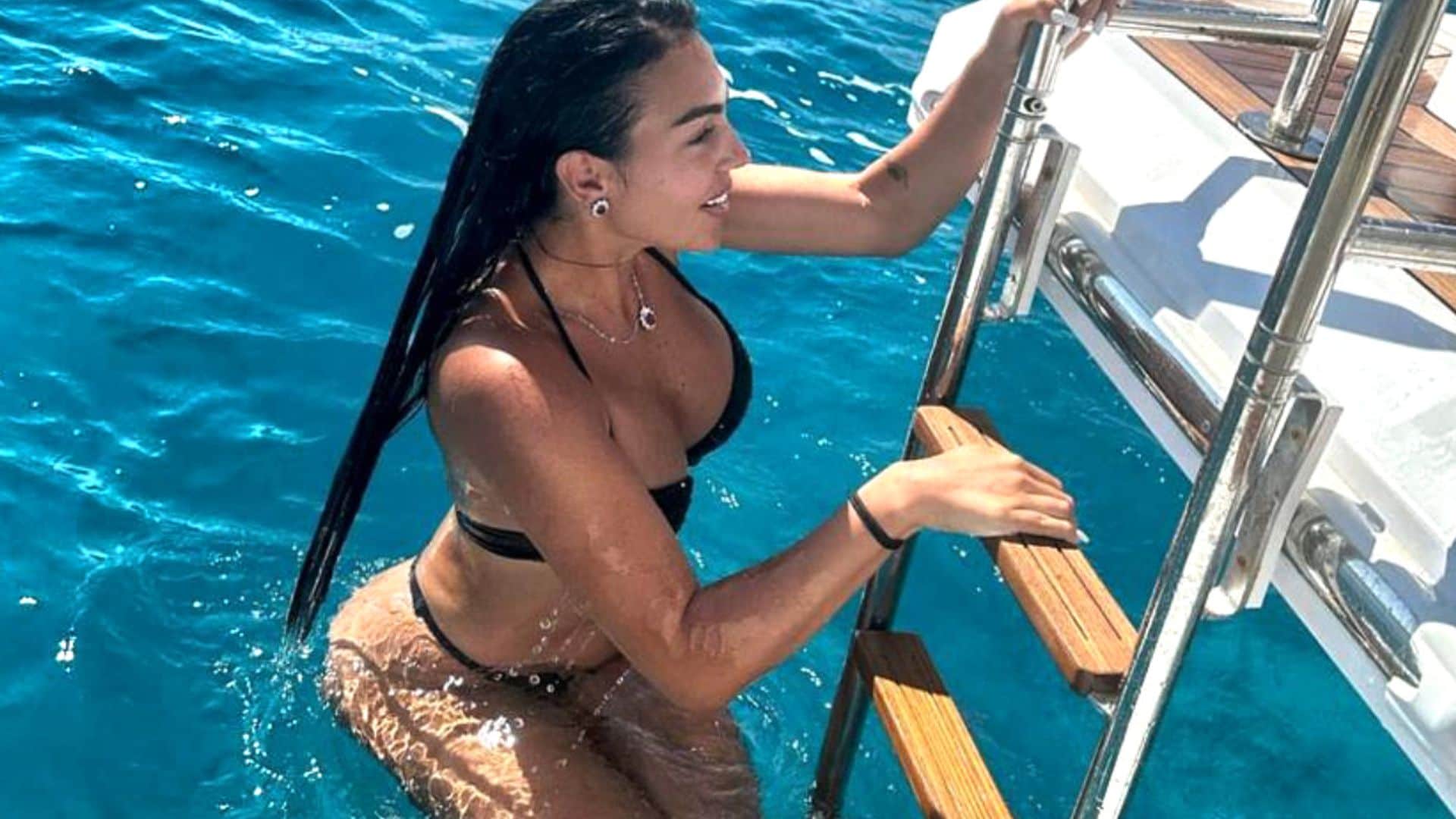 ¡No sin mis joyas! Georgina Rodríguez se sumerge en alta mar con accesorios valorados en más de 100.000 euros