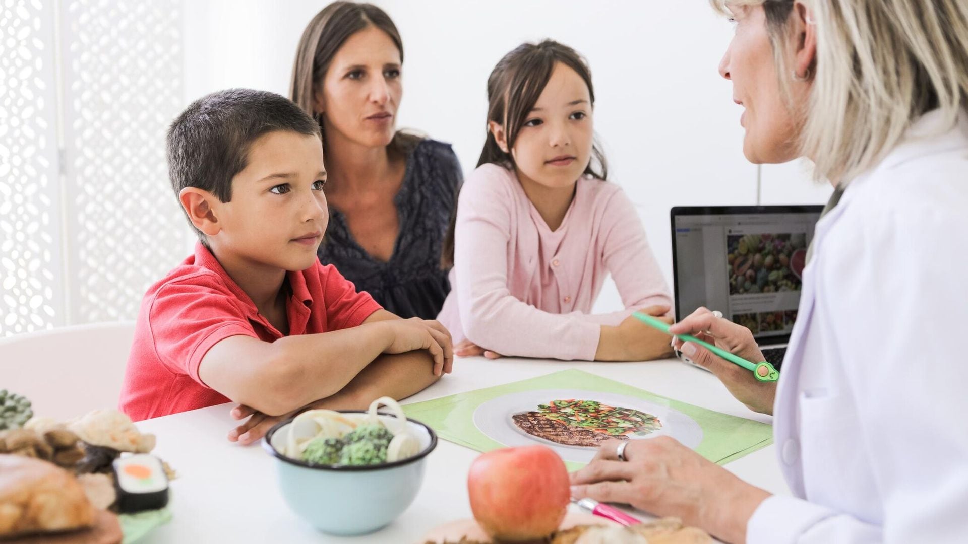 Ángela Quintas explica a través de un cuento infantil cómo funciona la microbiota