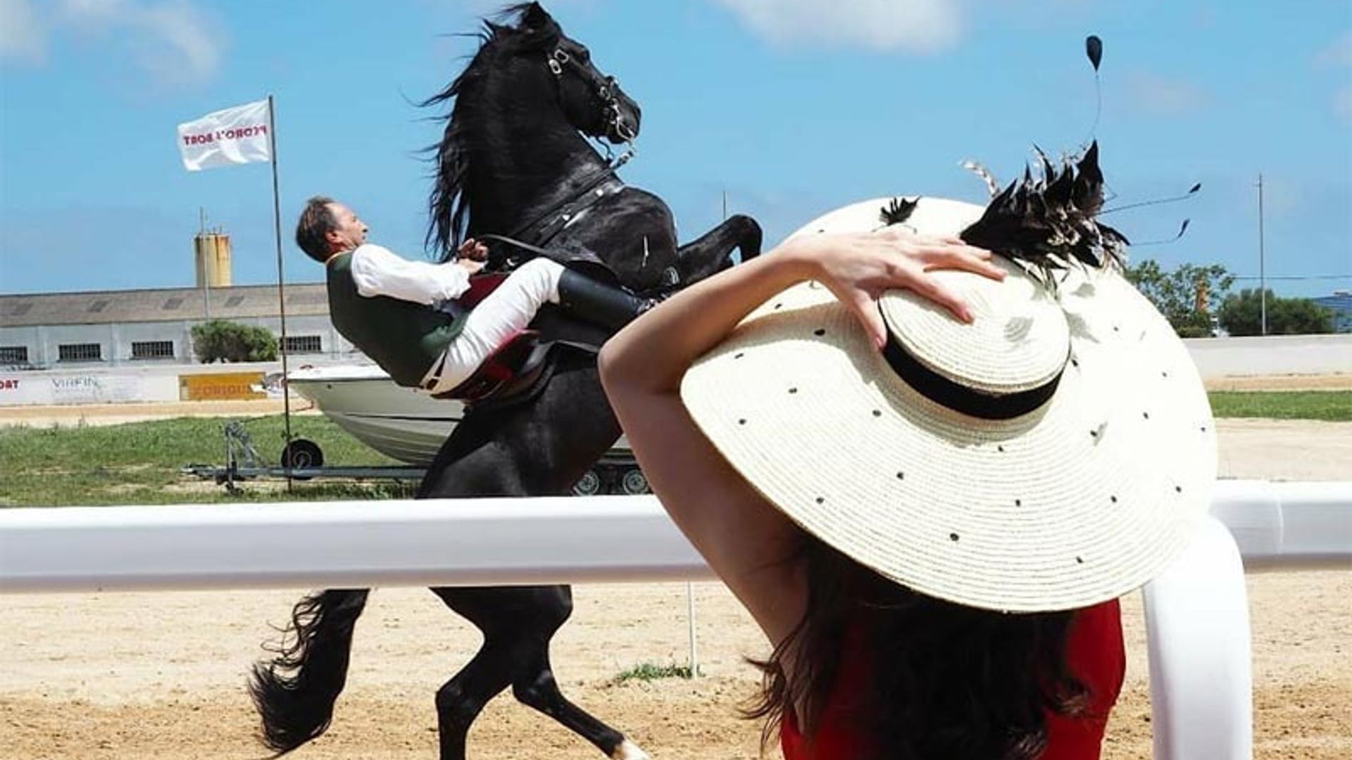 Menorca acoge un año más 'Hats & Horses', la cita en la que  la hípica y la moda se dan la mano