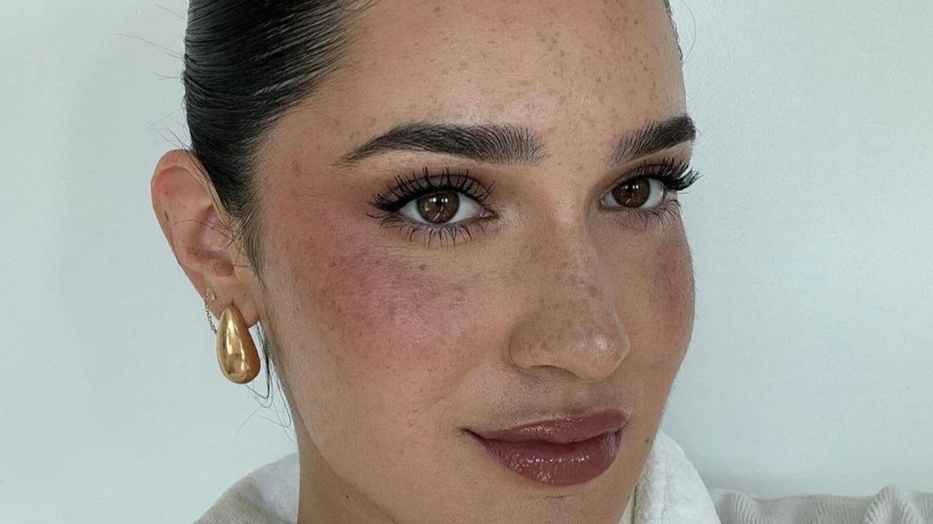 ¿Sabes qué es 'pomegranate girl makeup', el maquillaje con inspiración frutal que arrasa en redes?