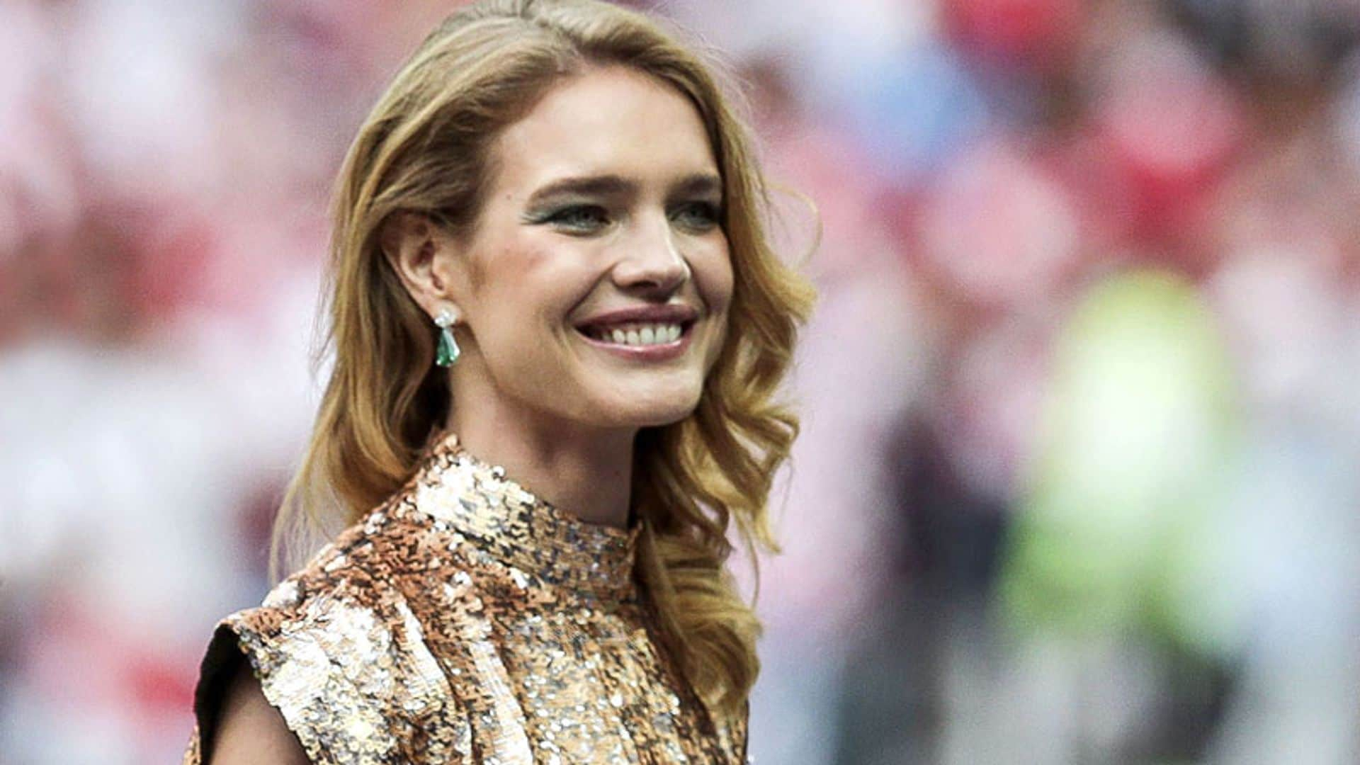 El cambio de registro de Natalia Vodianova para despedir su mundial de fútbol más personal