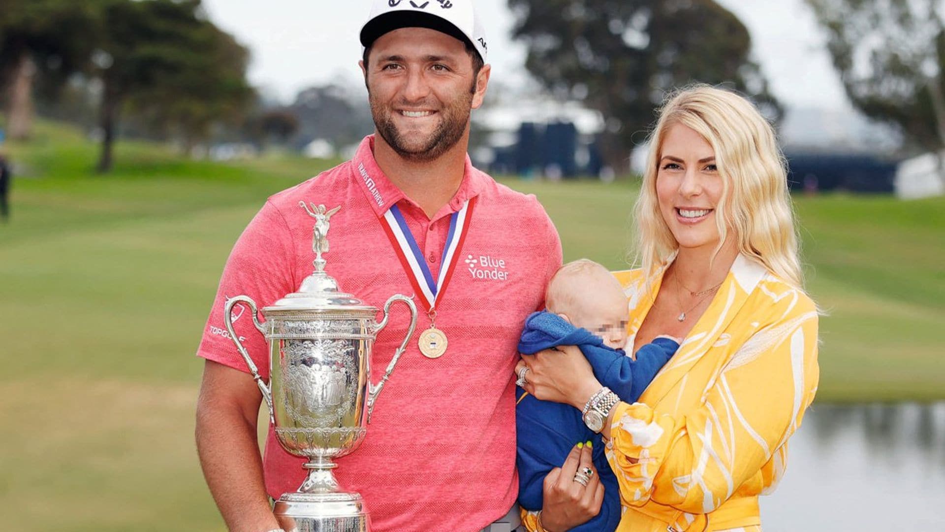 hola 4013 jon rahm con su mujer y su hijo