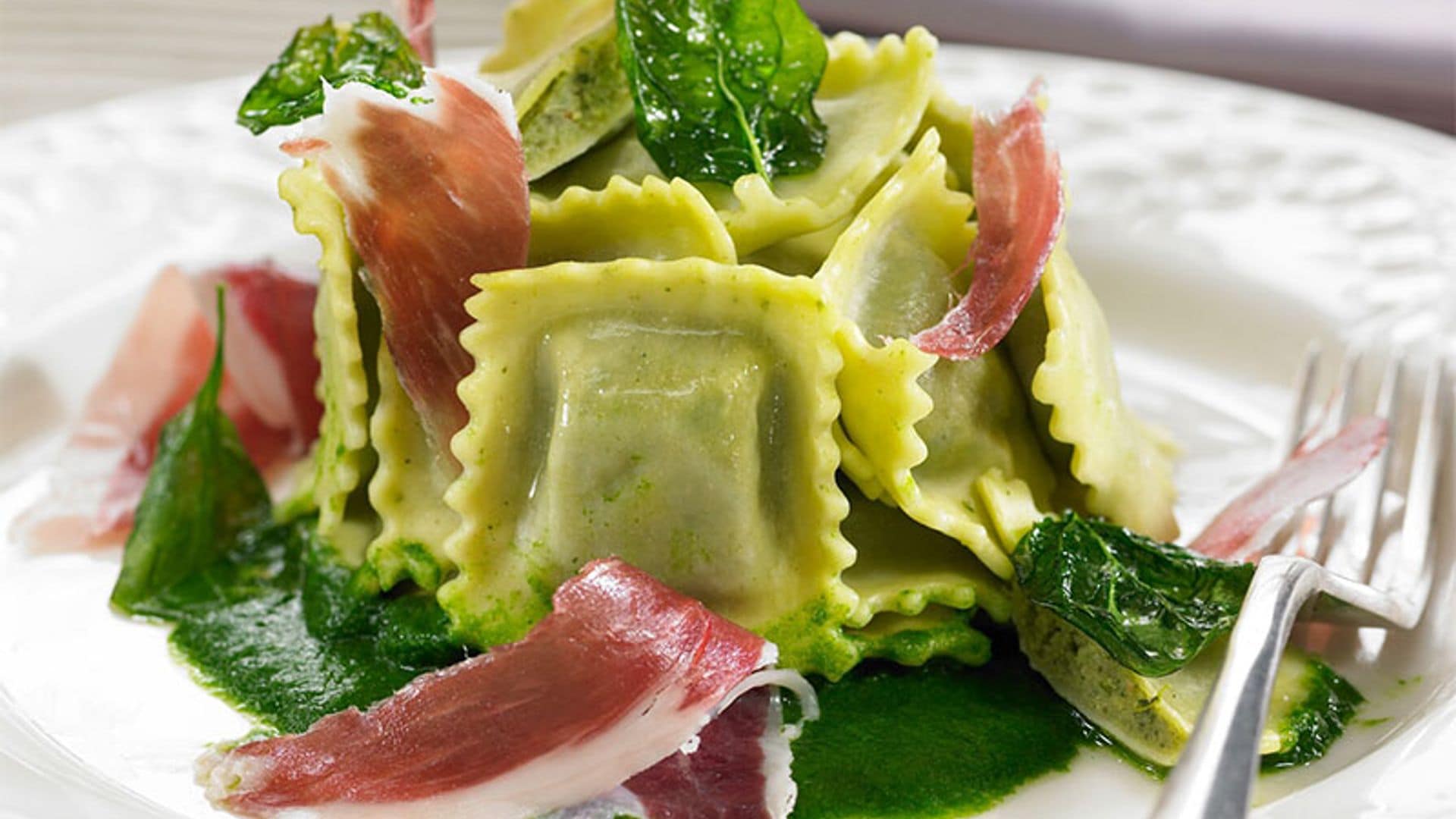 Raviolis de espinacas con jamón ibérico