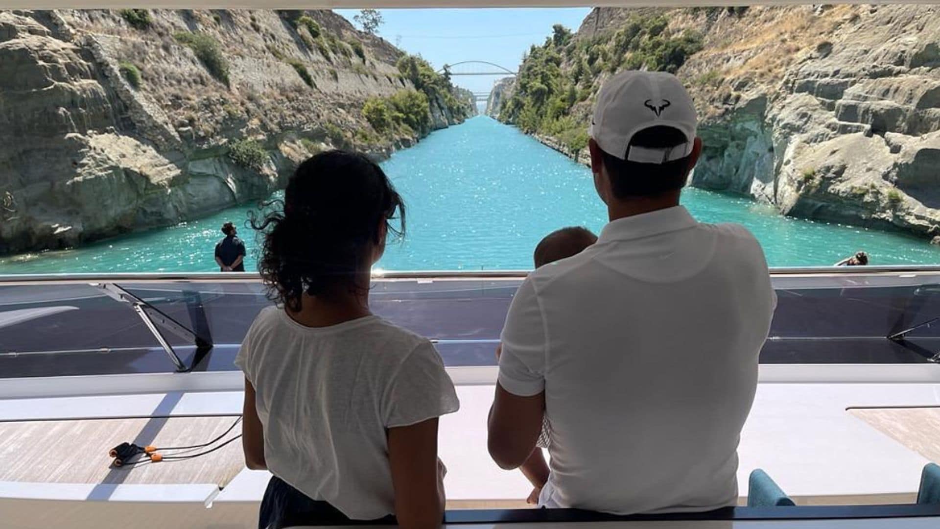 Rafa Nadal comparte las primeras imágenes con su bebé y su mujer durante sus espectaculares vacaciones en Grecia