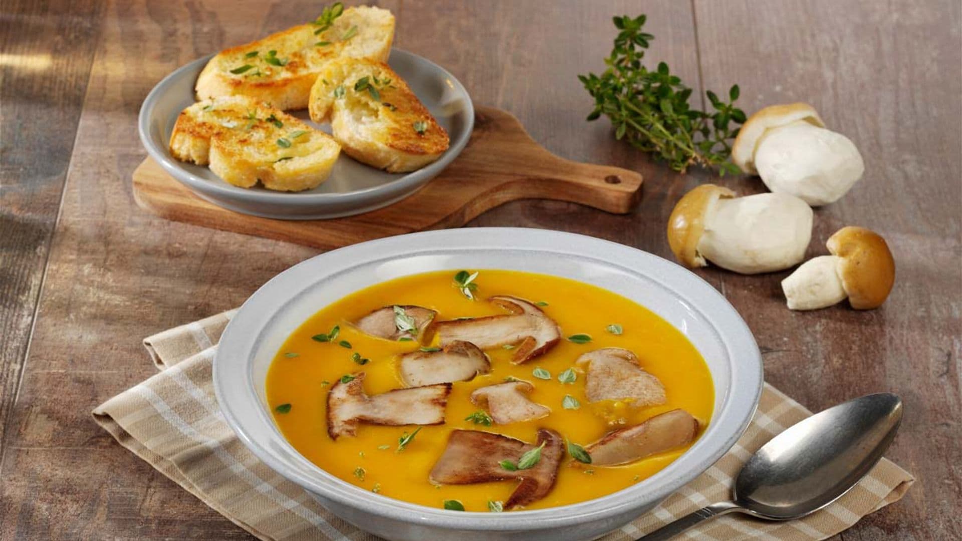 Crema de zanahoria y calabaza con boletus a la plancha