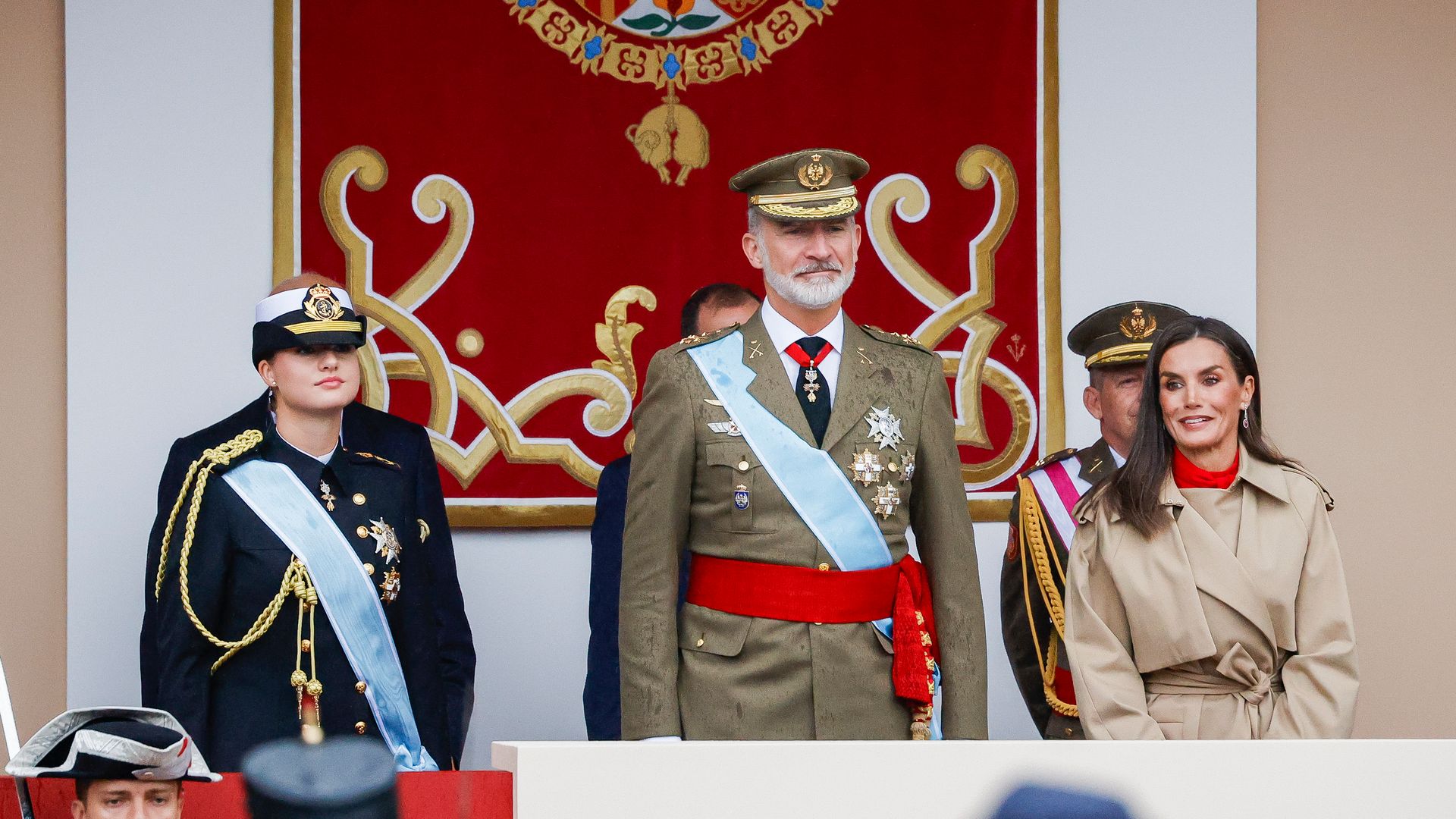 Los Reyes y la princesa de Asturias presiden un 12 de octubre marcado por las fuertes lluvias