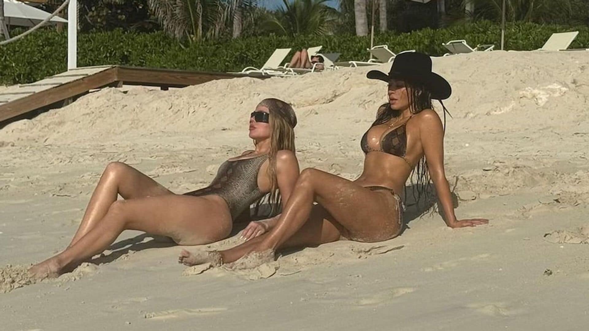 Kim y Khloé Kardashian 