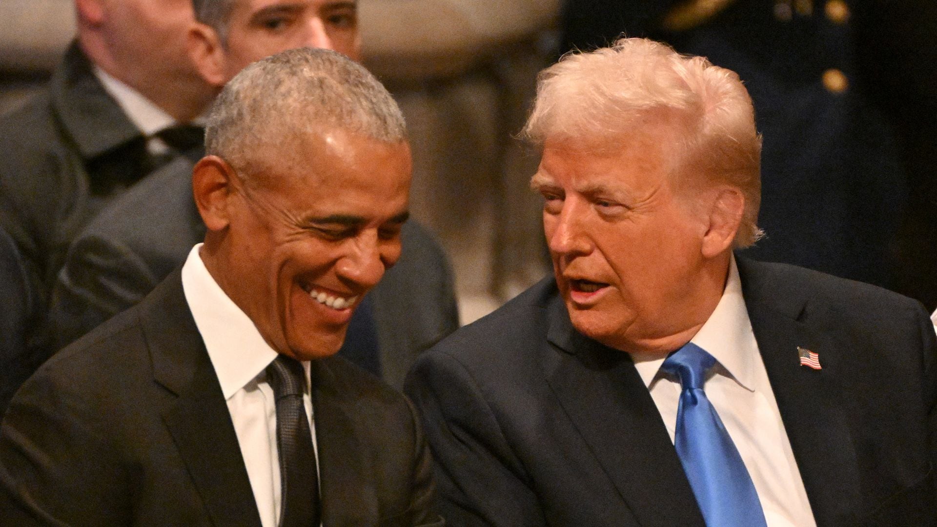 Entre plática y risas, el encuentro de Barack Obama y Donald Trump en el funeral de Jimmy Carter