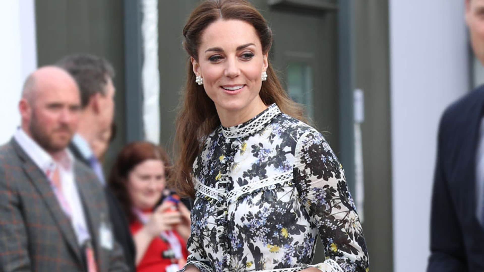 Kate Middleton interpreta el look más bohemio de Meghan Markle con calzado español