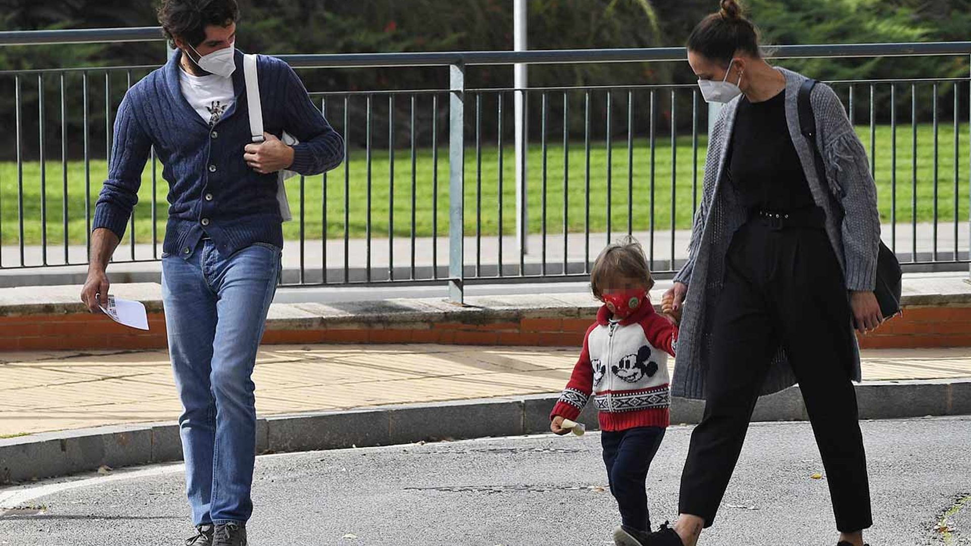 En ¡HOLA!, Cayetano Rivera recibe un sorprendente regalo en medio del nuevo conflicto por la herencia de su padre