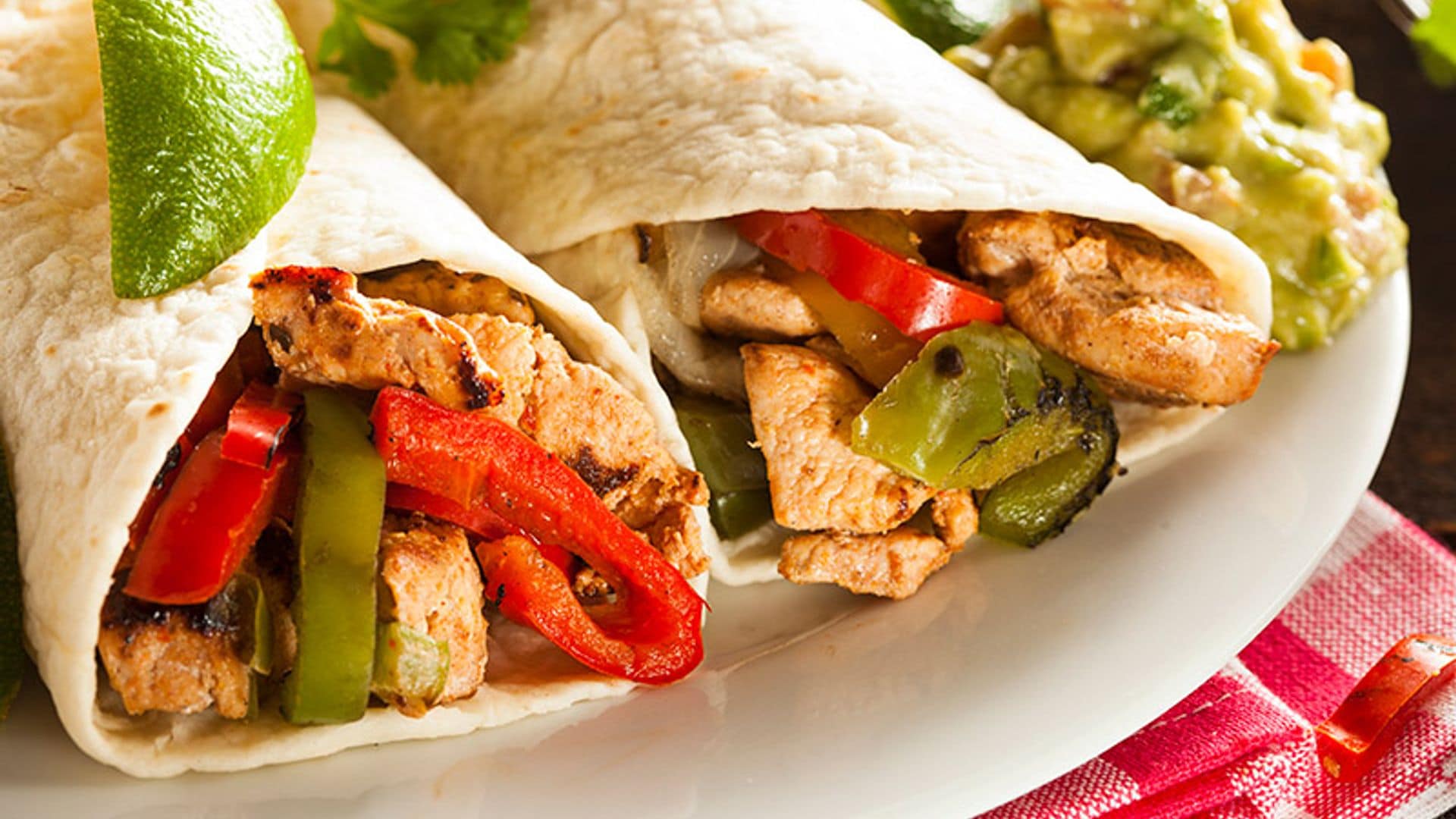 Fajitas de pollo y verduras salteadas (Chicken fajitas)