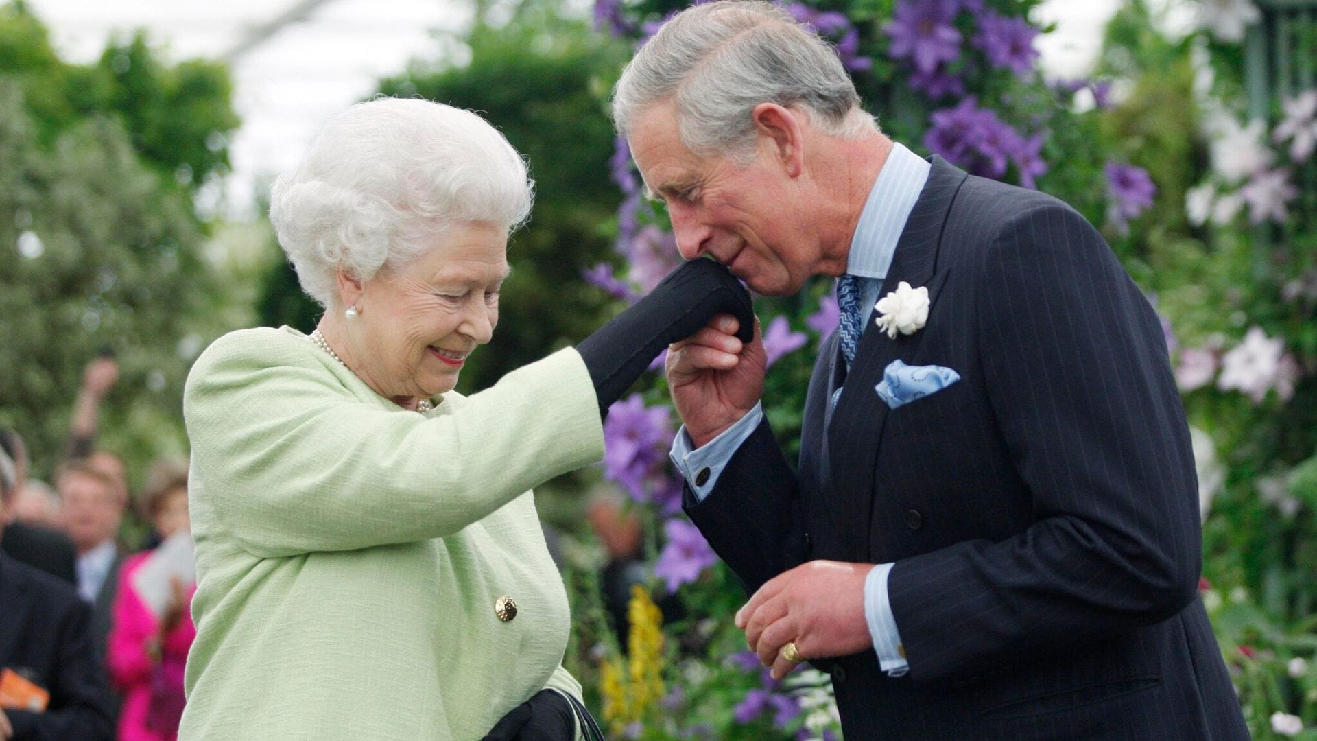 El rey Carlos conmemora el primer aniversario luctuoso de la reina Isabel con una foto inédita