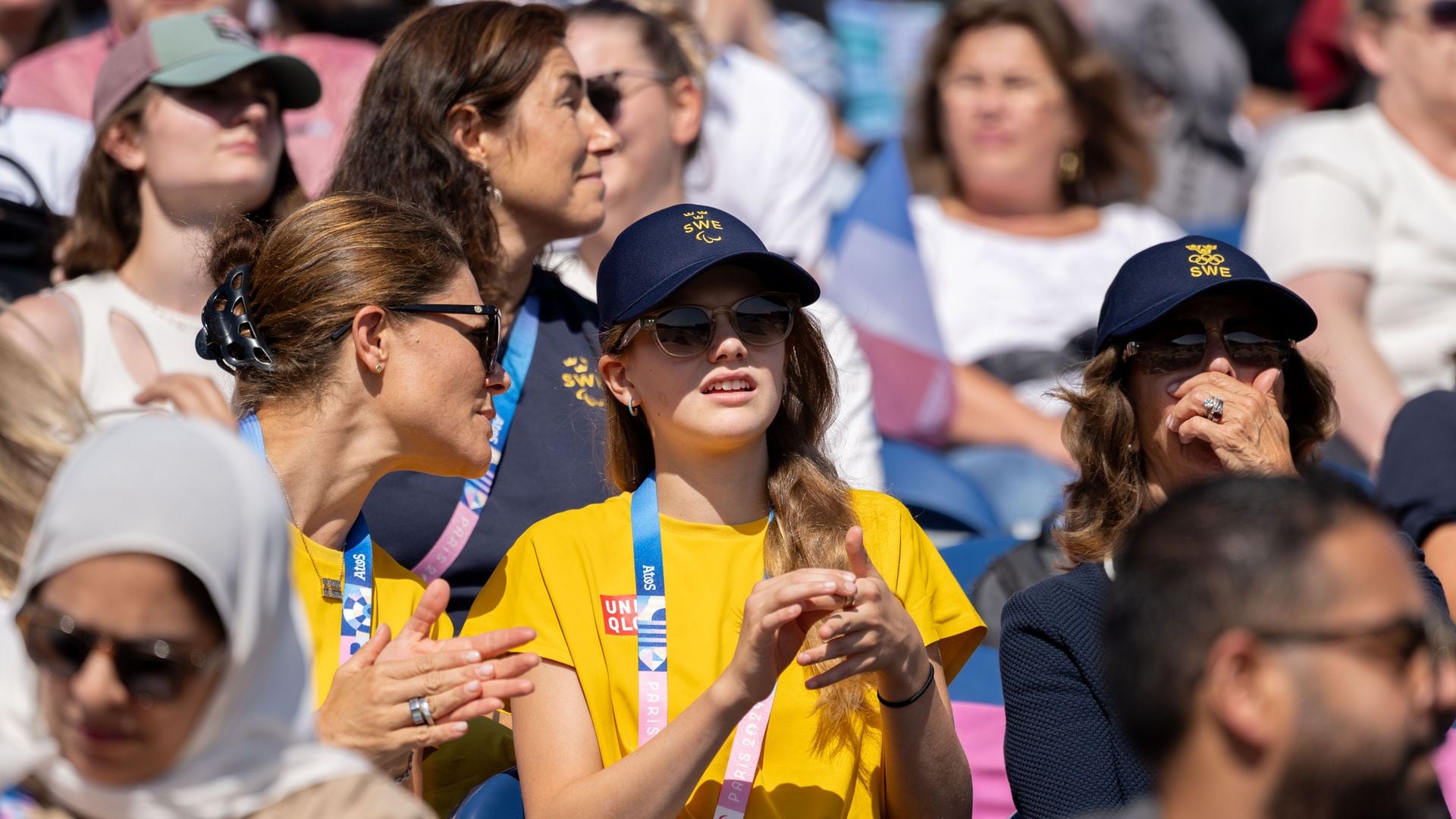 Estelle de Suecia se une por sorpresa a su madre y su abuela para animar a los deportistas paralímpicos en París