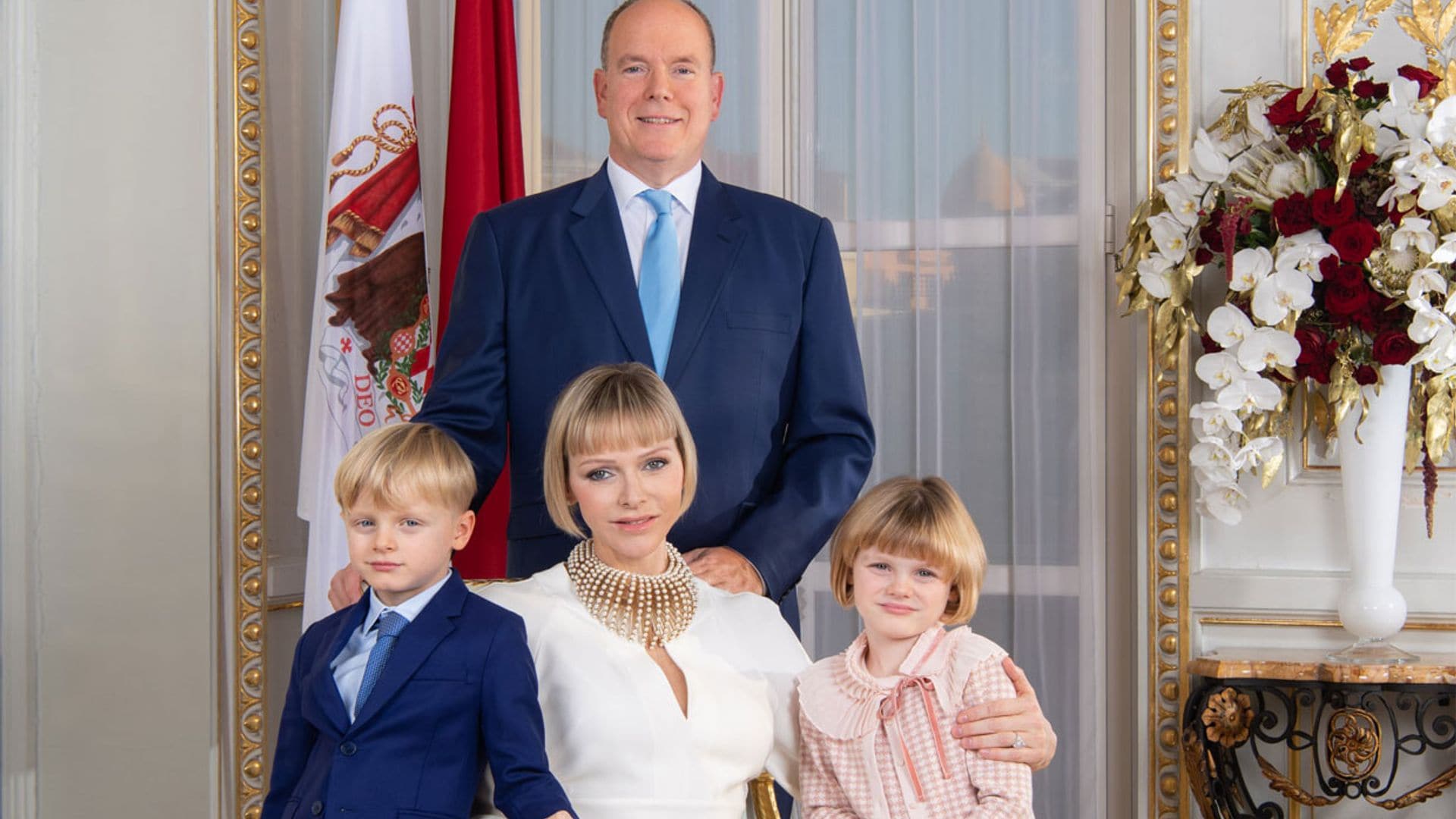 La adorable coincidencia de Charlene de Mónaco y sus hijos en su nuevo retrato oficial