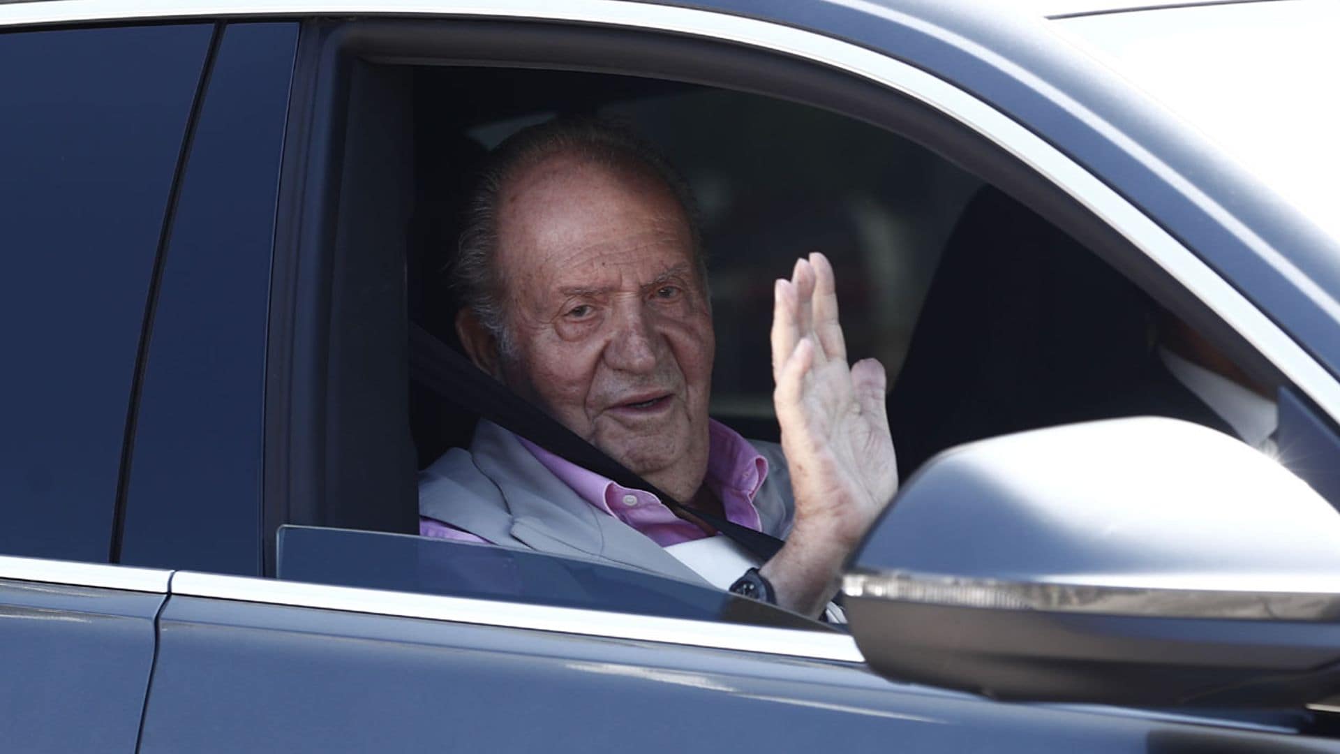 Escuchamos el buen humor de Don Juan Carlos a la salida del hospital