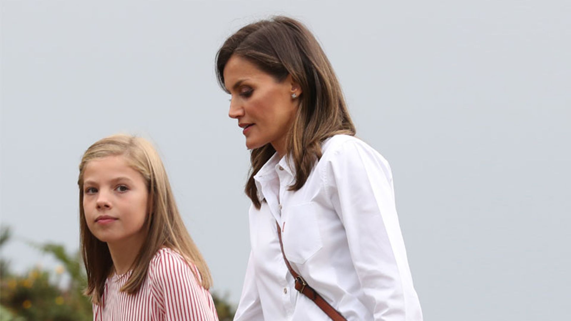 La historia de la camisa blanca que doña Letizia convirtió en superventas