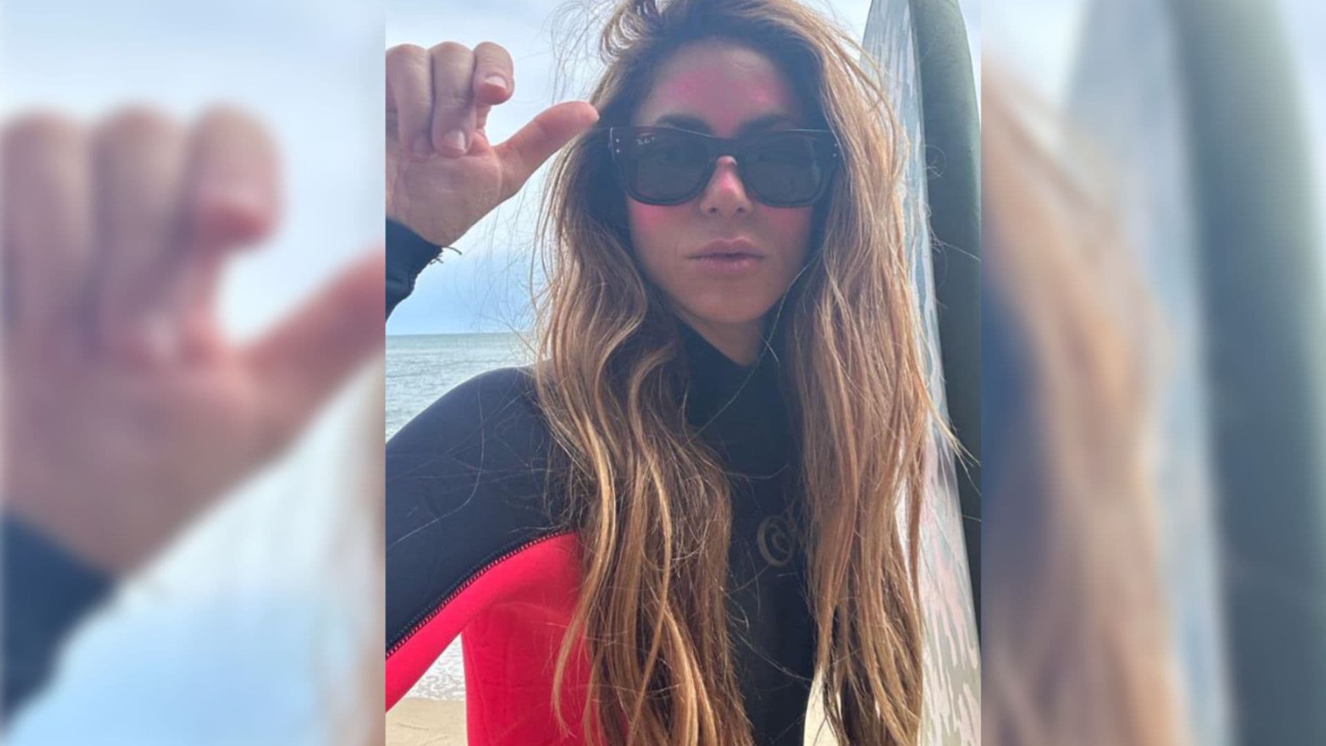 Shakira sufre un contratiempo mientras surfeaba en Malibú