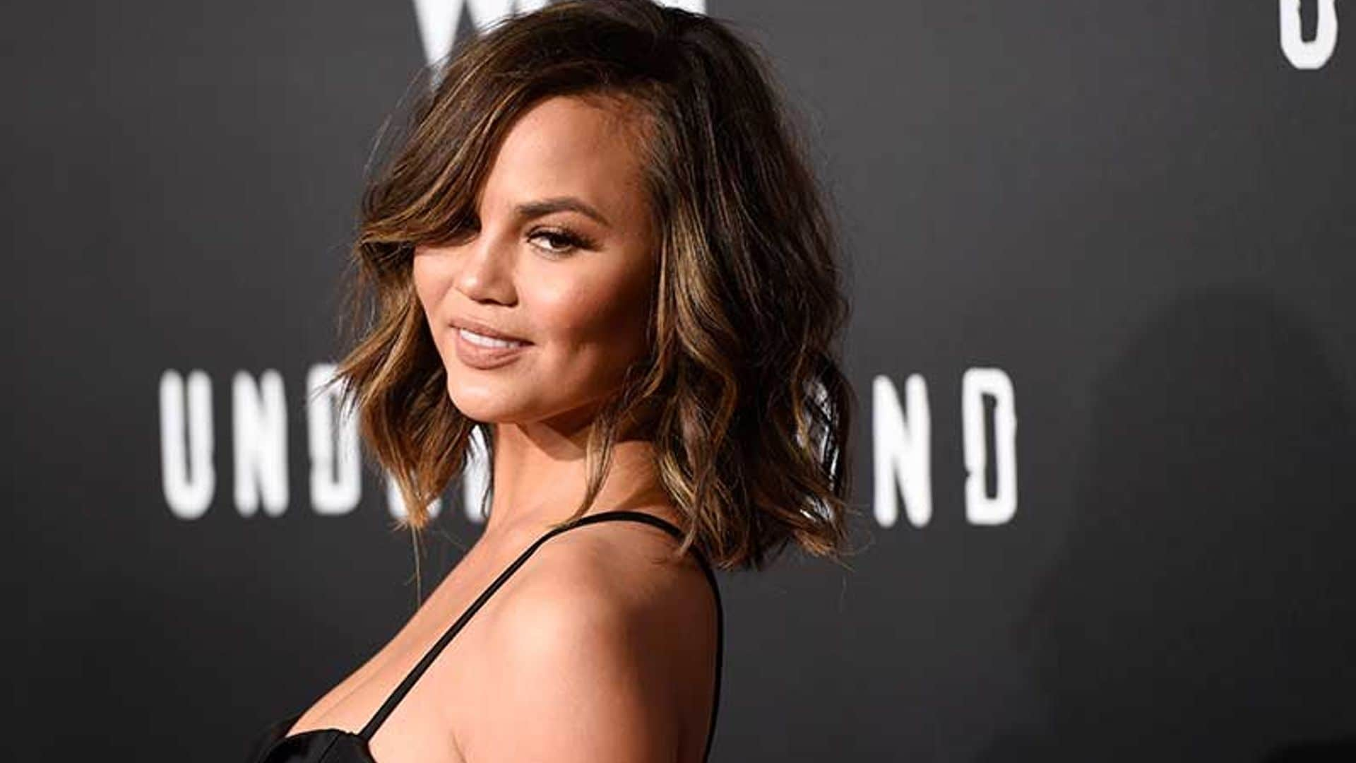 El 'look' más sexy de Chrissy Teigen en los días previos al otoño