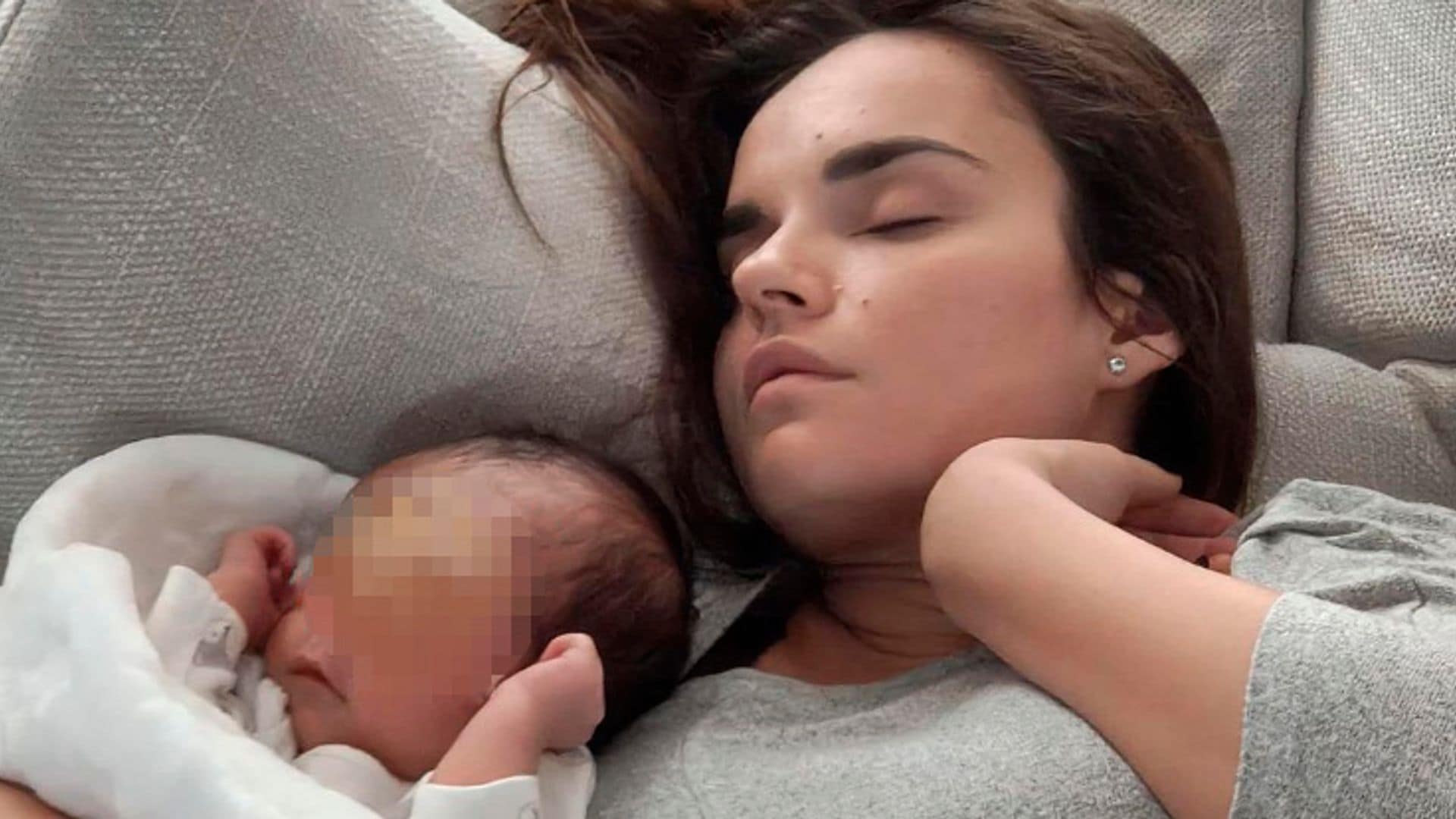 Las imágenes de Melody con su hijo que resumen los momentos clave de su maternidad