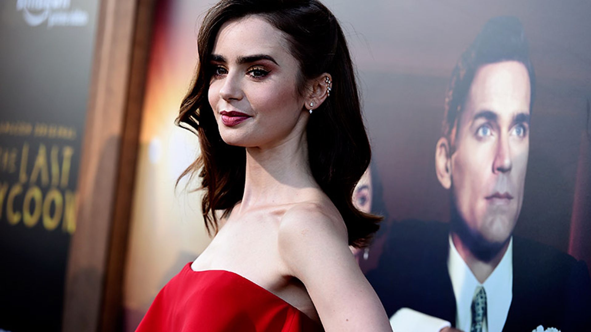 Lily Collins y su vestido rojo, protagonistas en la noche de ‘The Last Tycoon’