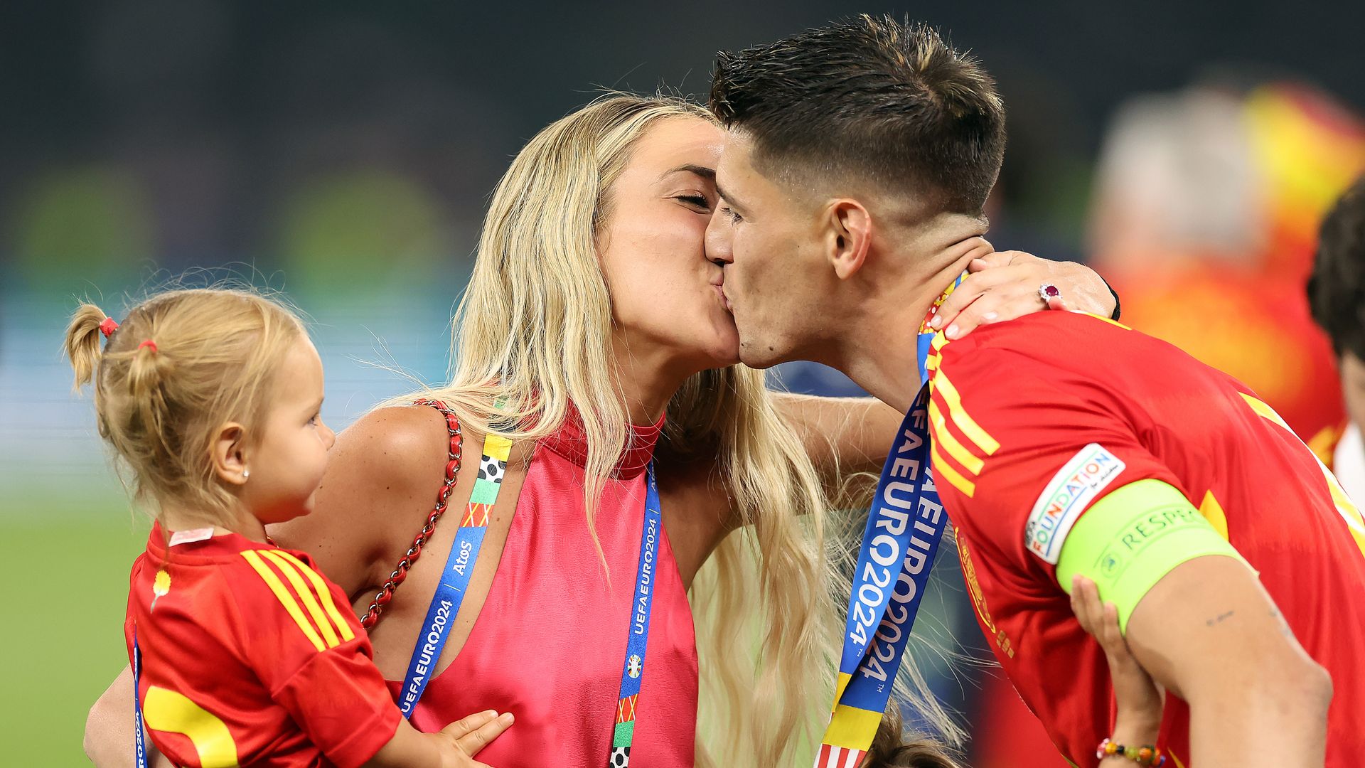 La emocionada celebración de los jugadores de La Roja con sus familias