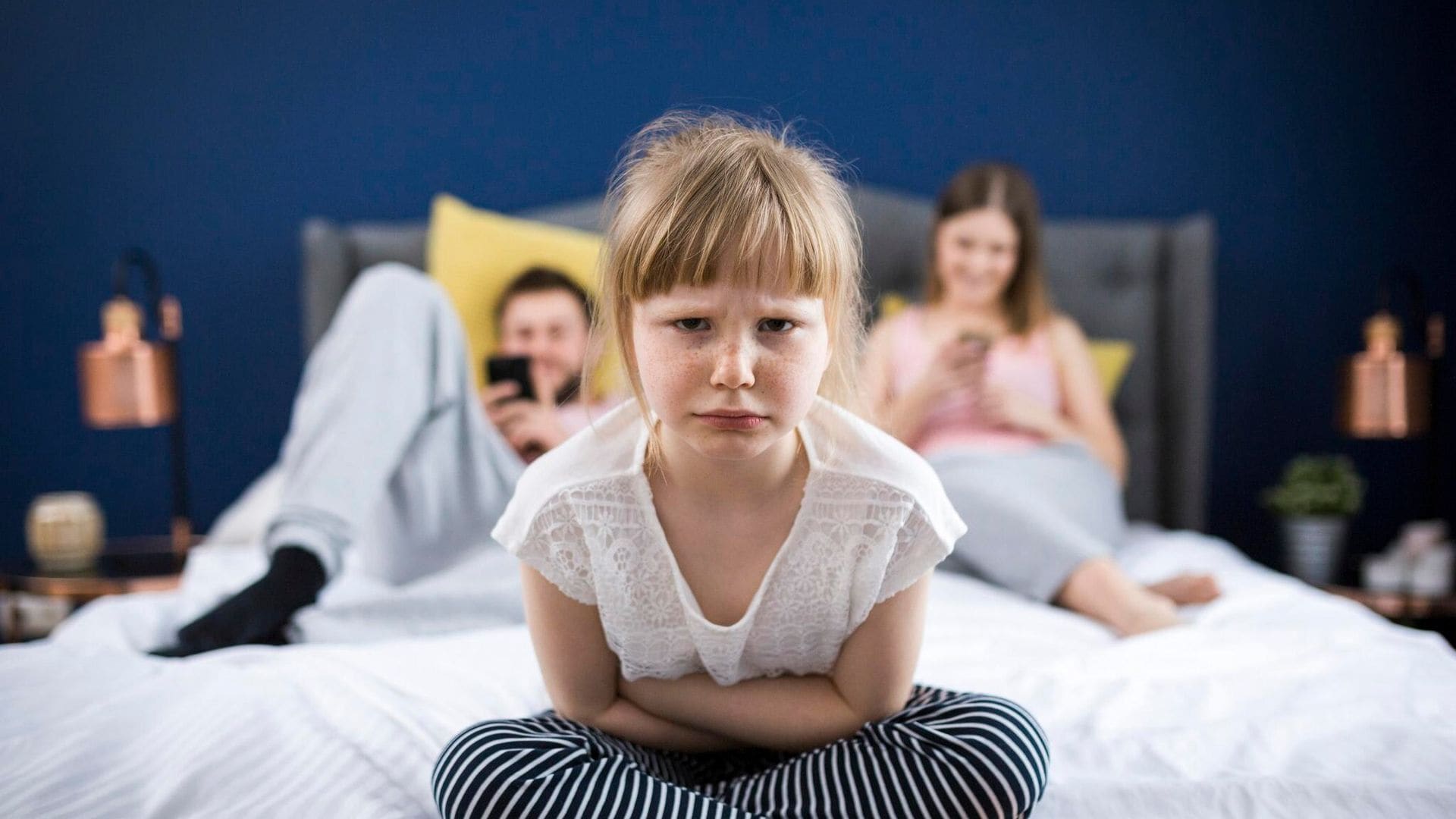 Padres distraídos con el móvil: su efecto en la conducta de los hijos