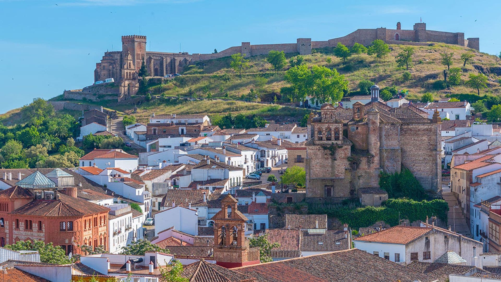 Huelva: 12 pueblos bonitos para tus escapadas por la sierra o junto al mar