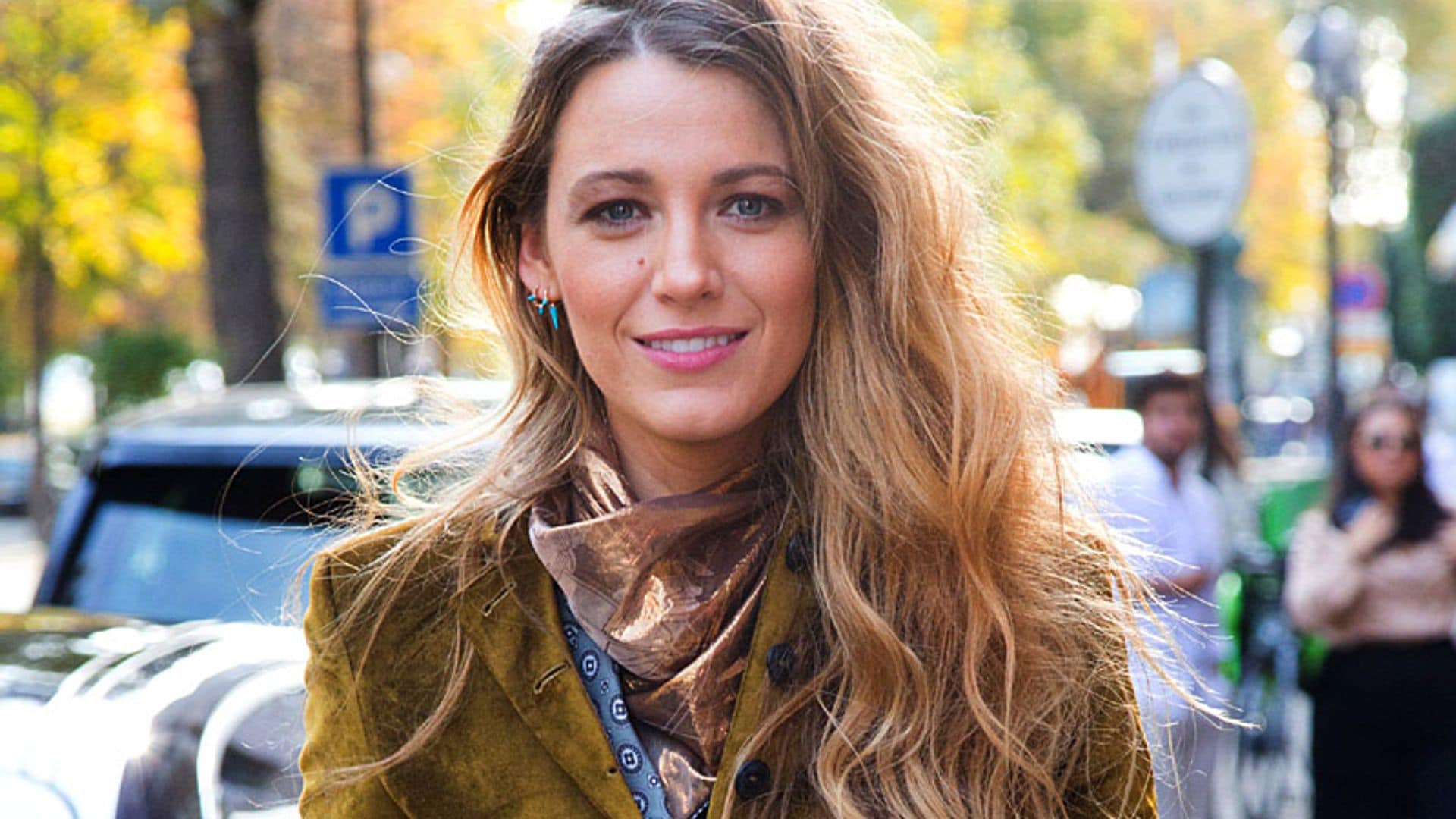 Blake Lively: adiós trajes de chaqueta; hola falda midi