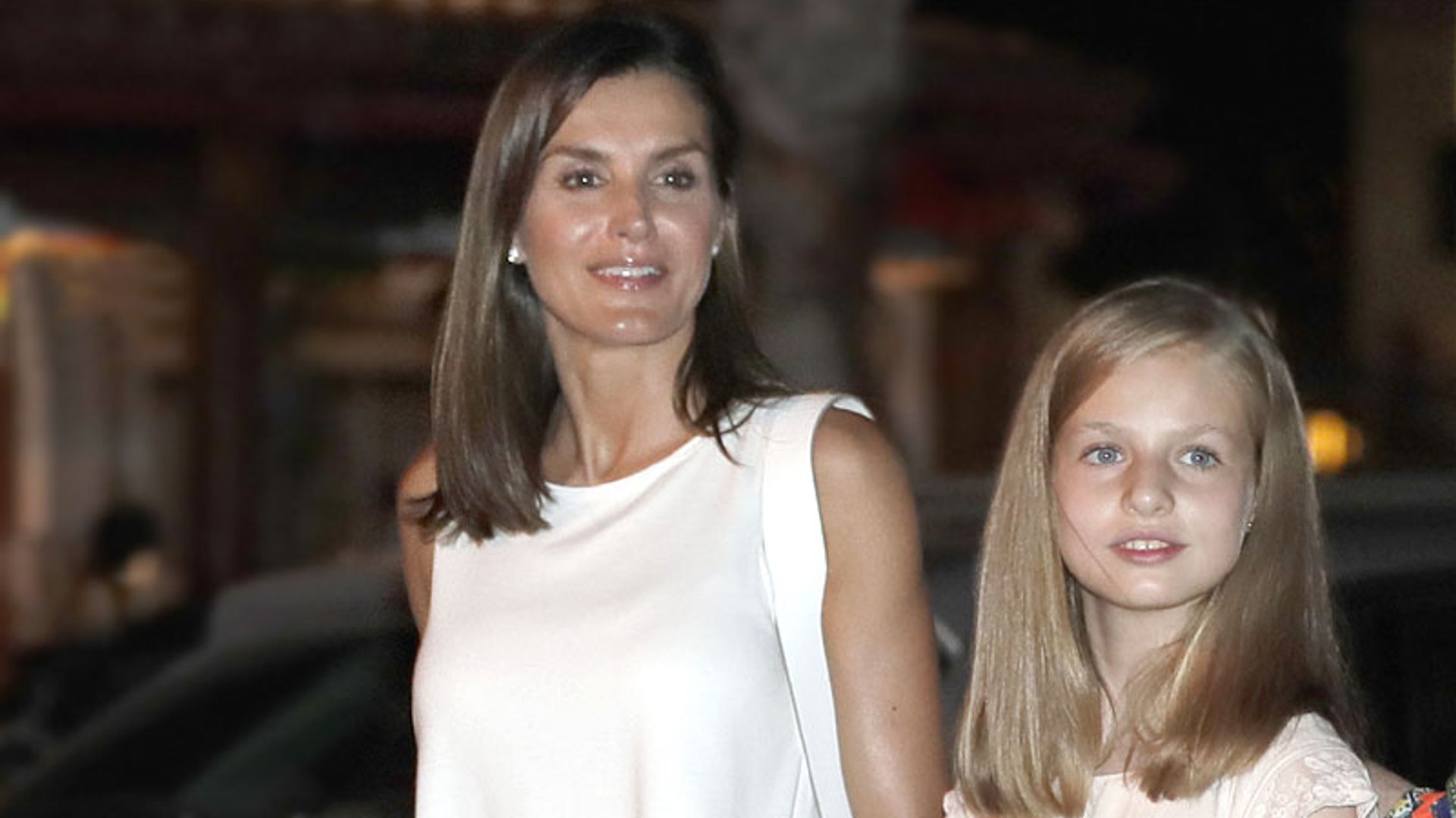 Doña Letizia y su colección asequible de pantalones de verano