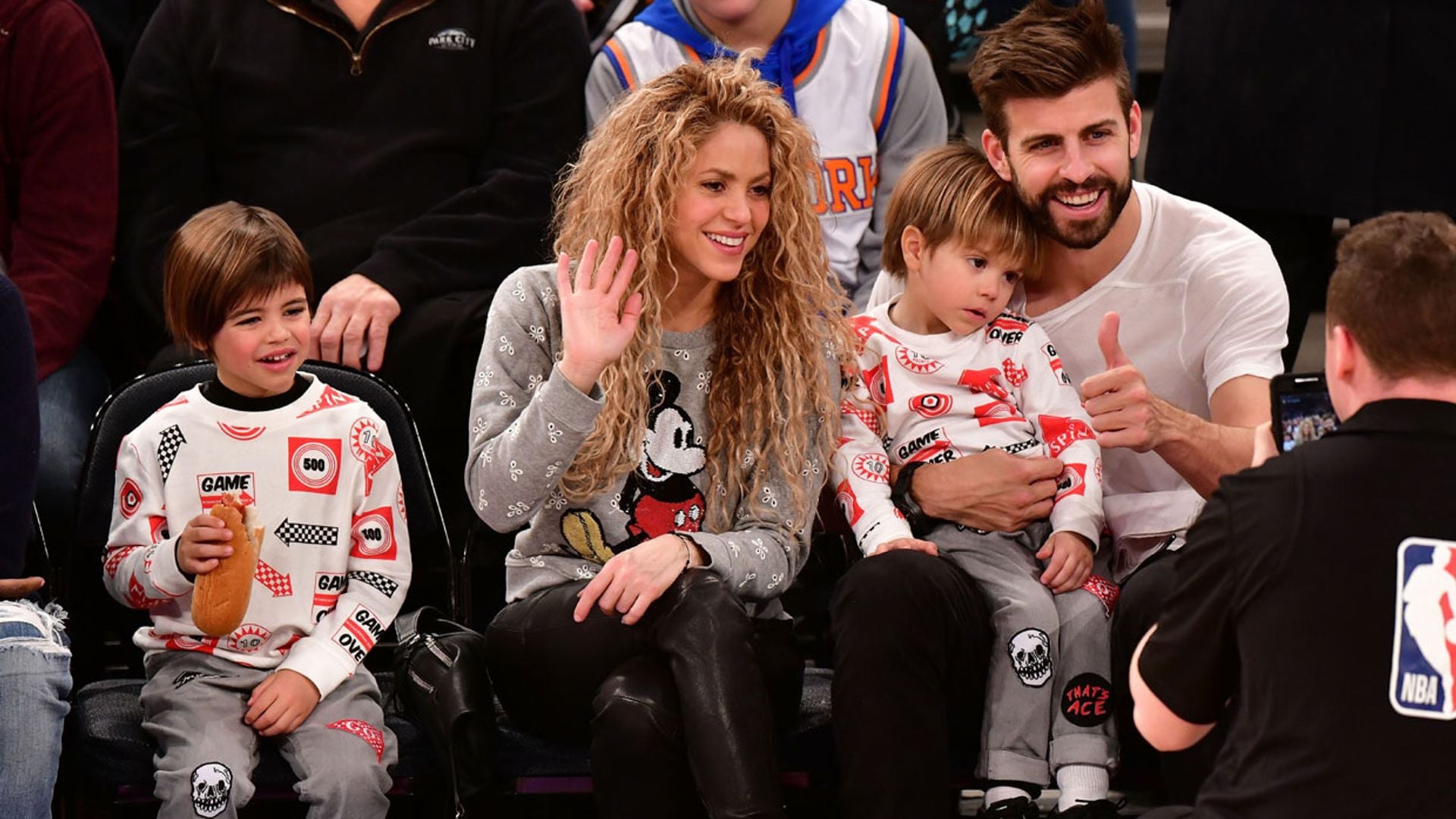 Shakira rescata de su álbum personal esta tierna imagen de Piqué y su hijo Sasha