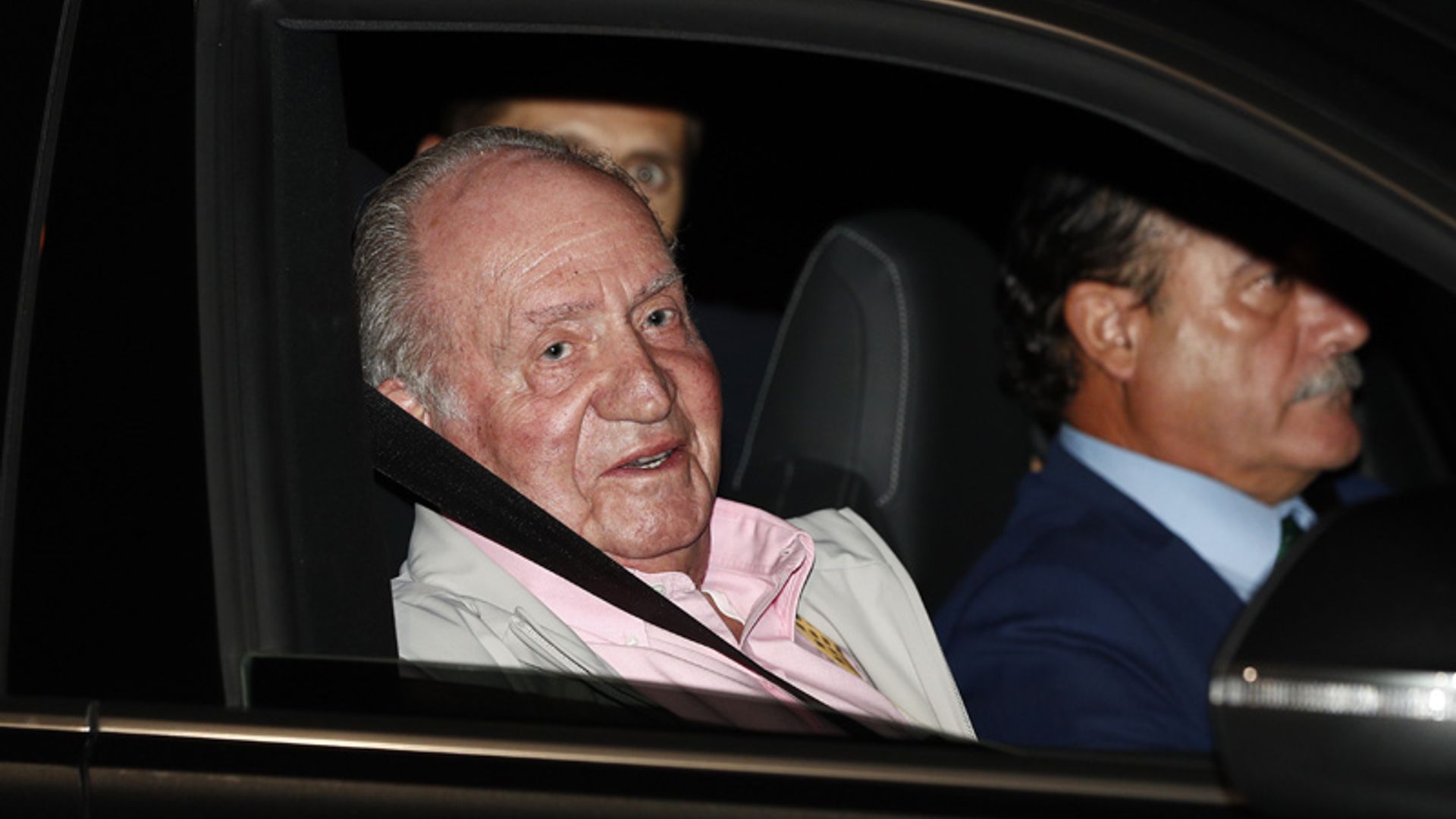 Don Juan Carlos ya ha ingresado en el hospital