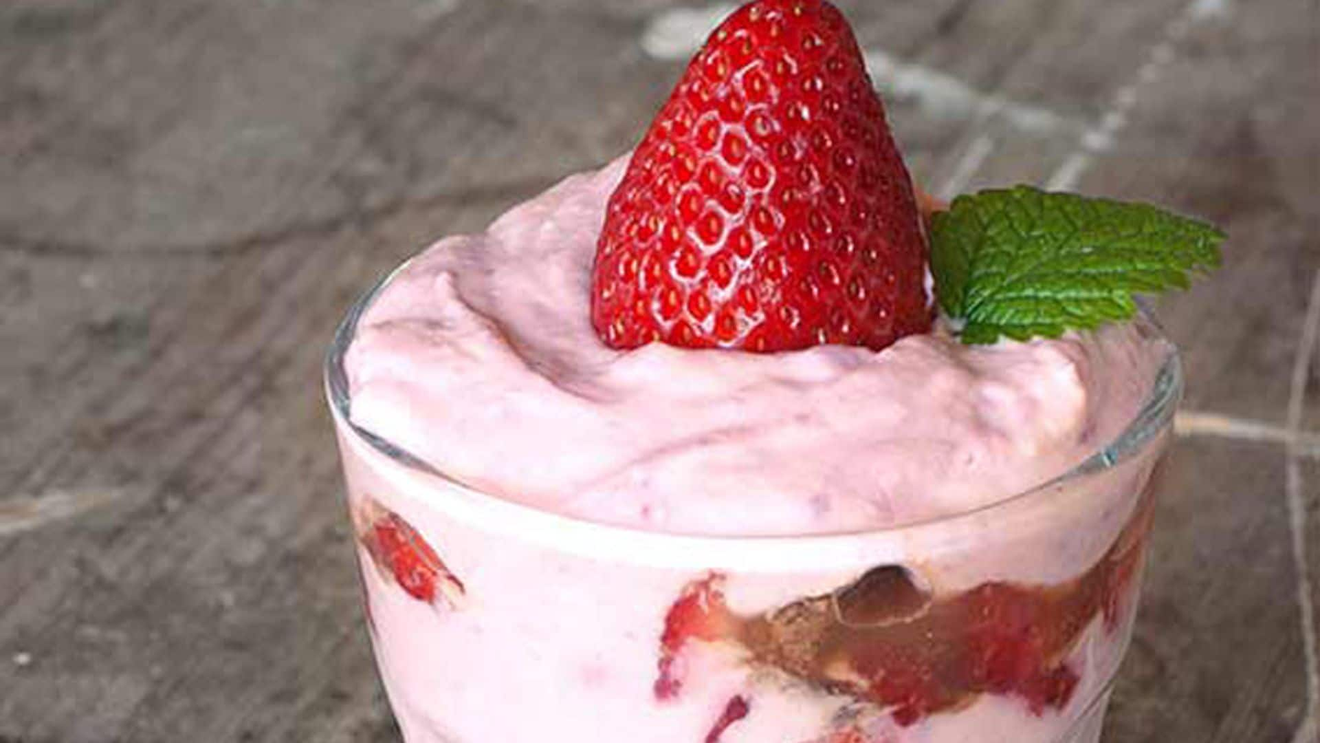 Mousse de fresas con galletas de chocolate