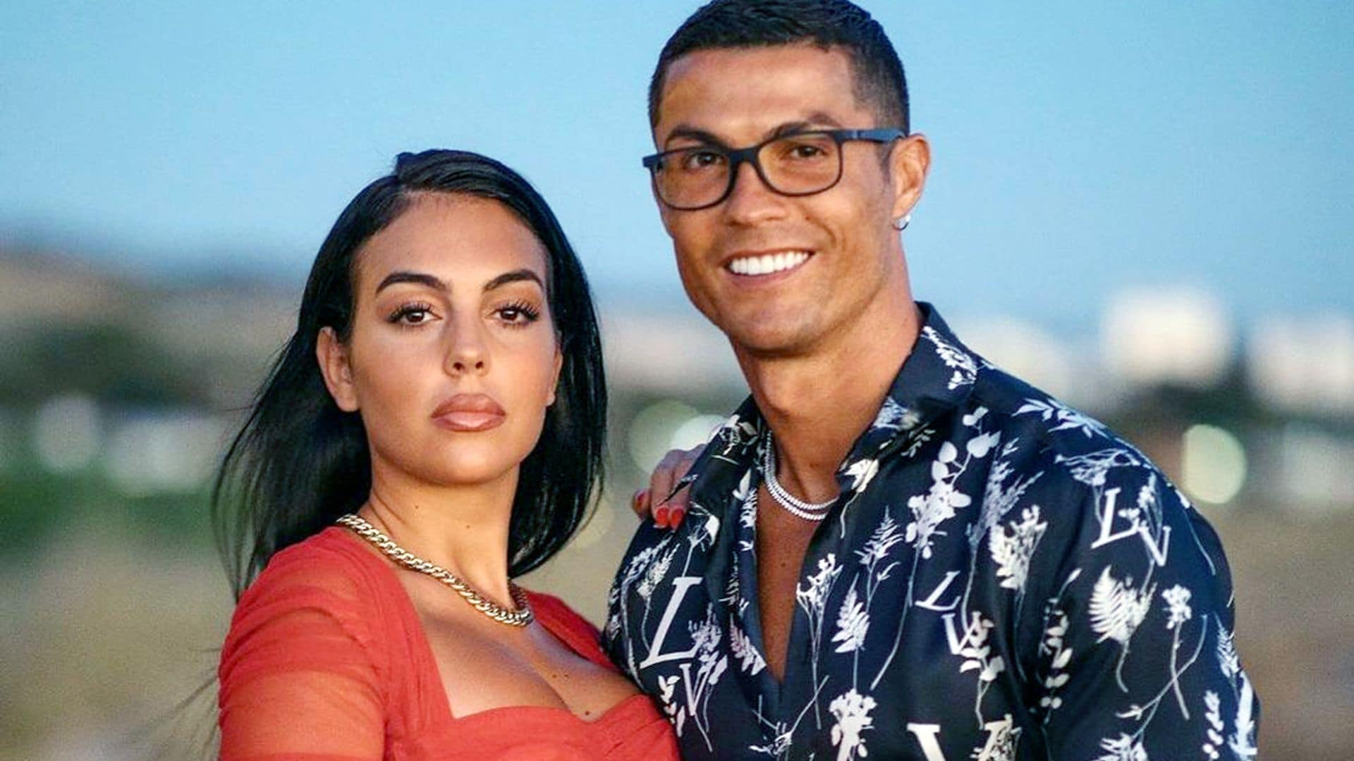 'Mamma Mia': Cristiano Ronaldo alucina con el posado navideño más sexy de Georgina Rodríguez