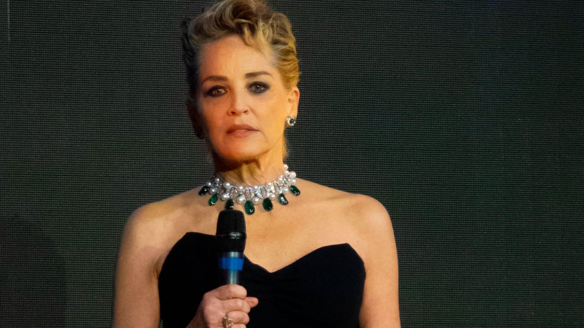 Las lágrimas de Sharon Stone al confesar que ha perdido la mitad de su fortuna