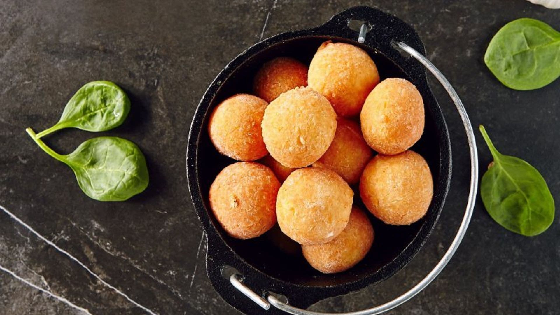 Bolitas de maíz y queso